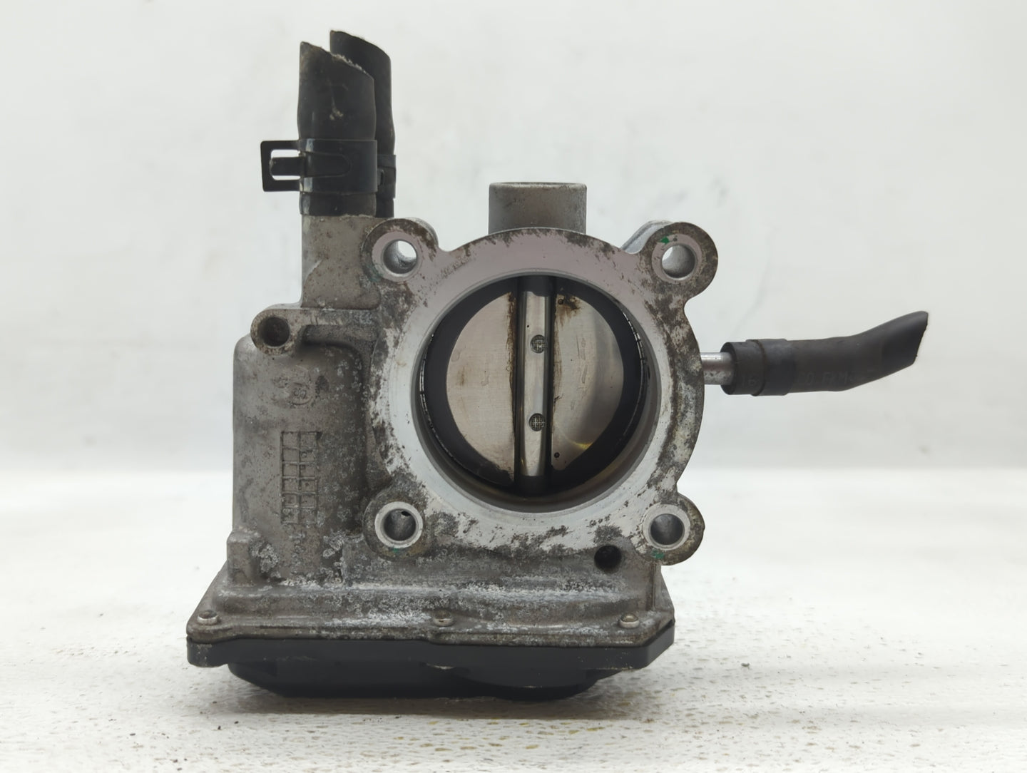 2012-2017 Hyundai Veloster Throttle Body P/N:35100-2B300 Fits Fits 2012 2013 2014 2015 2016 2017 2018 2019 OEM Used Auto Par