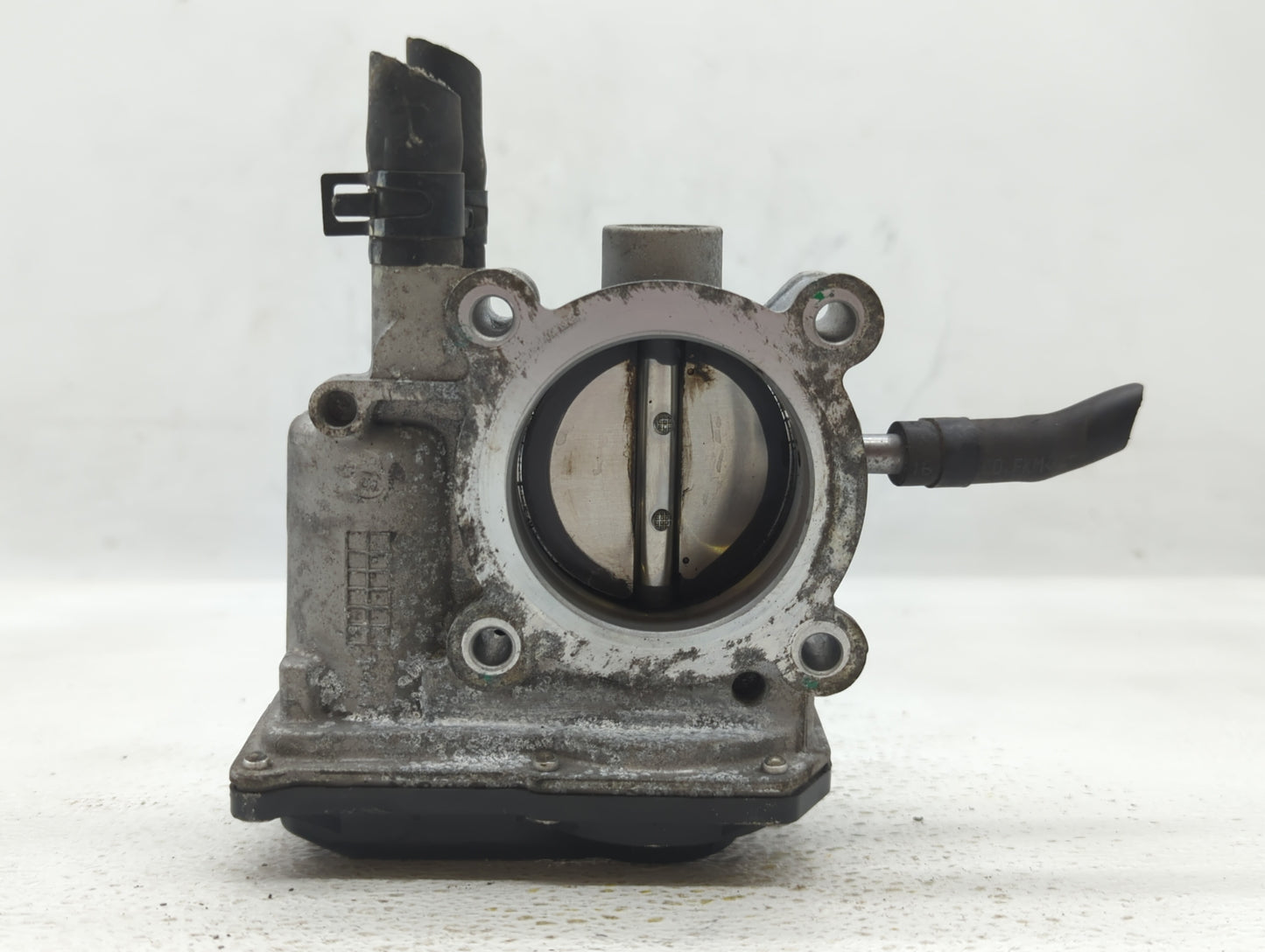 2012-2017 Hyundai Veloster Throttle Body P/N:35100-2B300 Fits Fits 2012 2013 2014 2015 2016 2017 2018 2019 OEM Used Auto Par