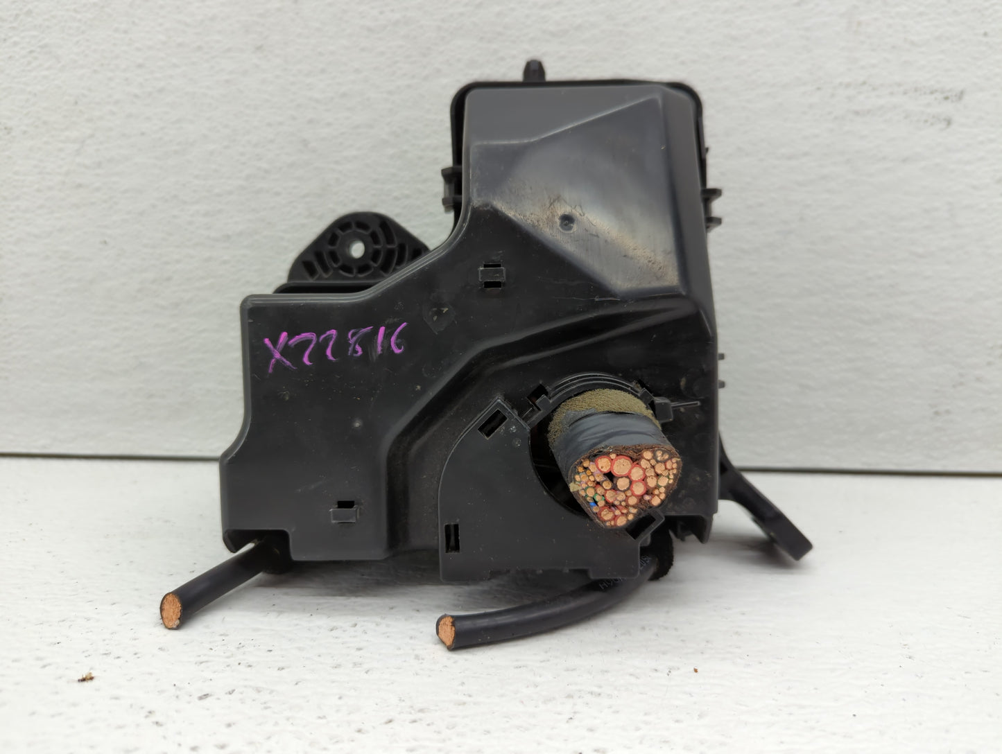 2015-2017 Hyundai Veloster Fusebox Fuse Box Panel Relay Module P/N:91305-2V157 Fits Fits 2015 2016 2017 OEM Used Auto Parts 