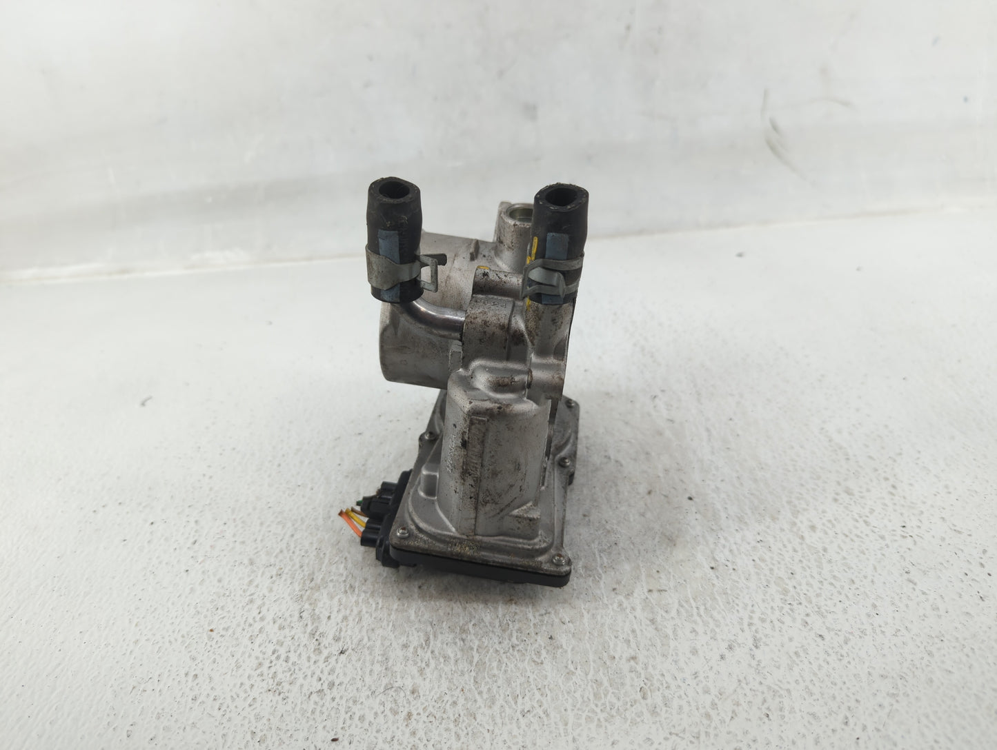 2012-2017 Hyundai Veloster Throttle Body P/N:35100-2B300 Fits Fits 2012 2013 2014 2015 2016 2017 2018 2019 OEM Used Auto Par