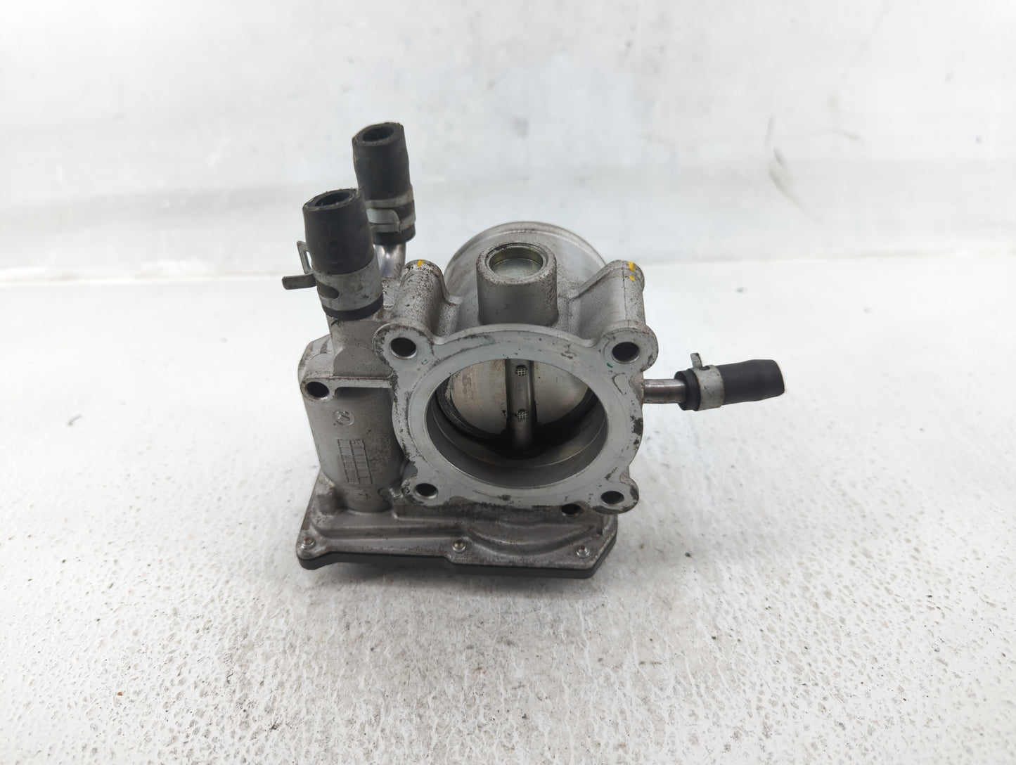 2012-2017 Hyundai Veloster Throttle Body P/N:35100-2B300 Fits Fits 2012 2013 2014 2015 2016 2017 2018 2019 OEM Used Auto Par