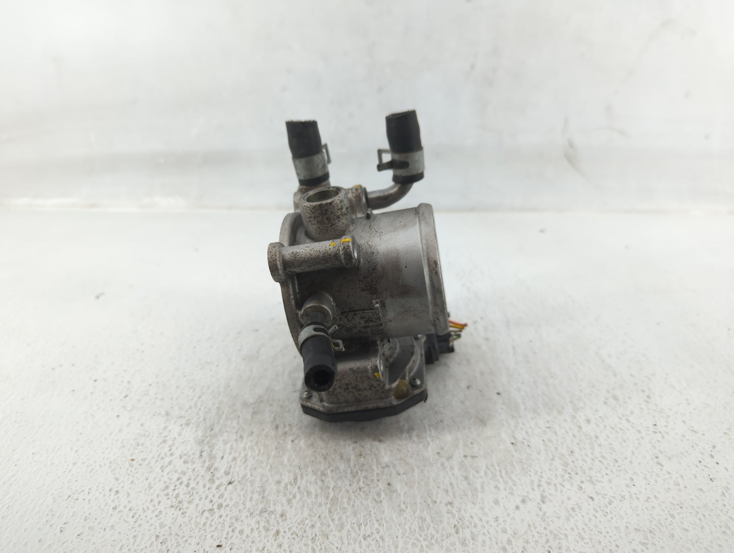 2012-2017 Hyundai Veloster Throttle Body P/N:35100-2B300 Fits Fits 2012 2013 2014 2015 2016 2017 2018 2019 OEM Used Auto Par