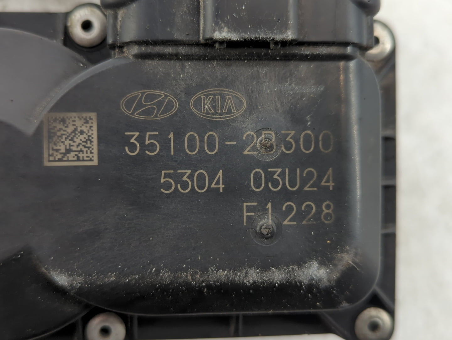 2012-2017 Hyundai Veloster Throttle Body P/N:35100-2B300 Fits Fits 2012 2013 2014 2015 2016 2017 2018 2019 OEM Used Auto Par