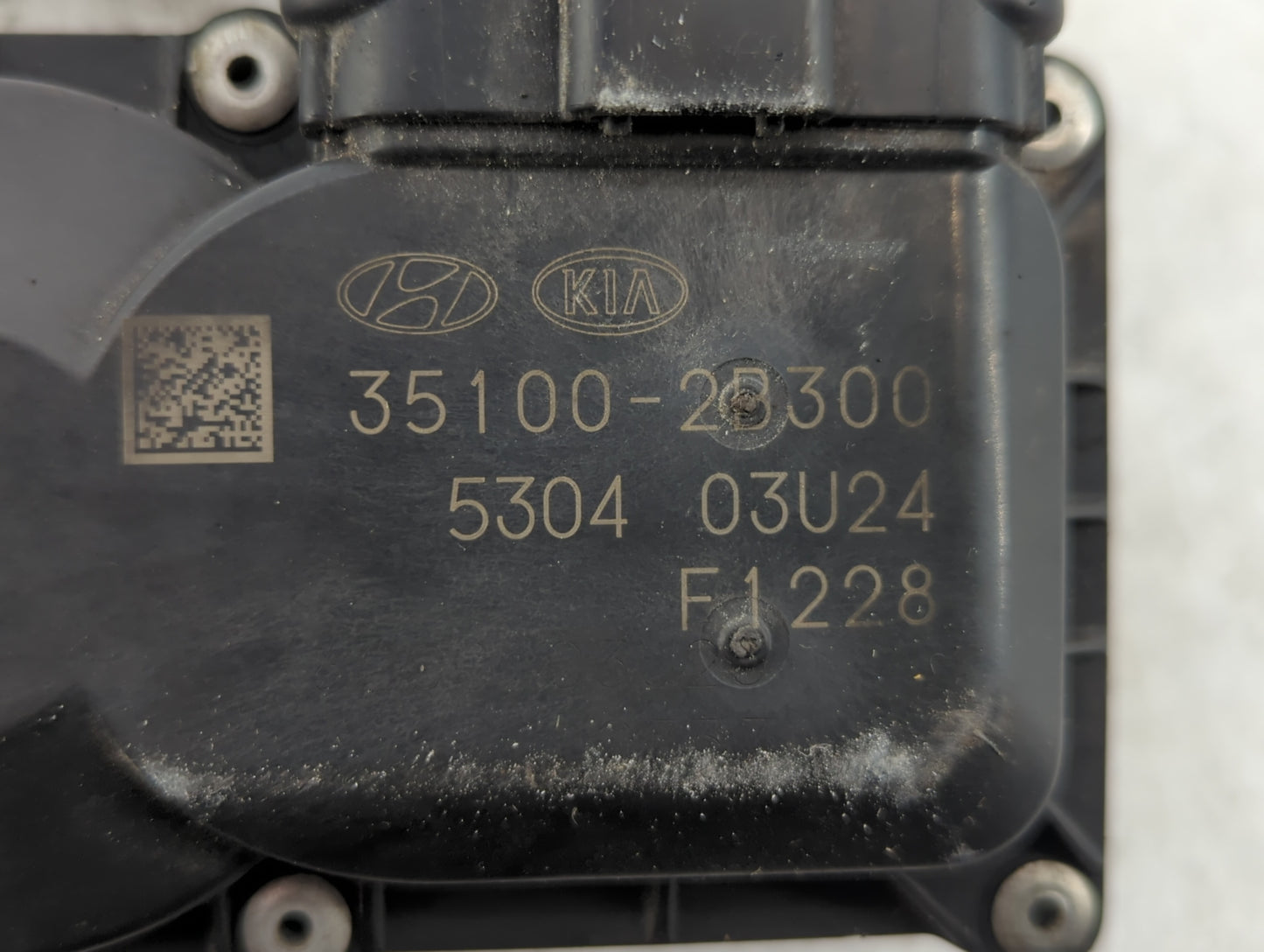 2012-2017 Hyundai Veloster Throttle Body P/N:35100-2B300 Fits Fits 2012 2013 2014 2015 2016 2017 2018 2019 OEM Used Auto Par