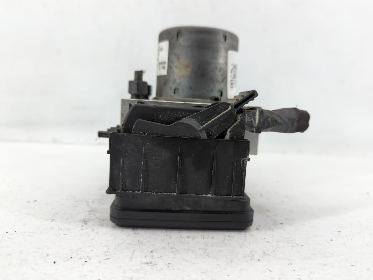 2015-2017 Hyundai Veloster ABS Pump Control Module Replacement P/N:58920-2V480 Fits Fits 2015 2016 2017 OEM Used Auto Parts 