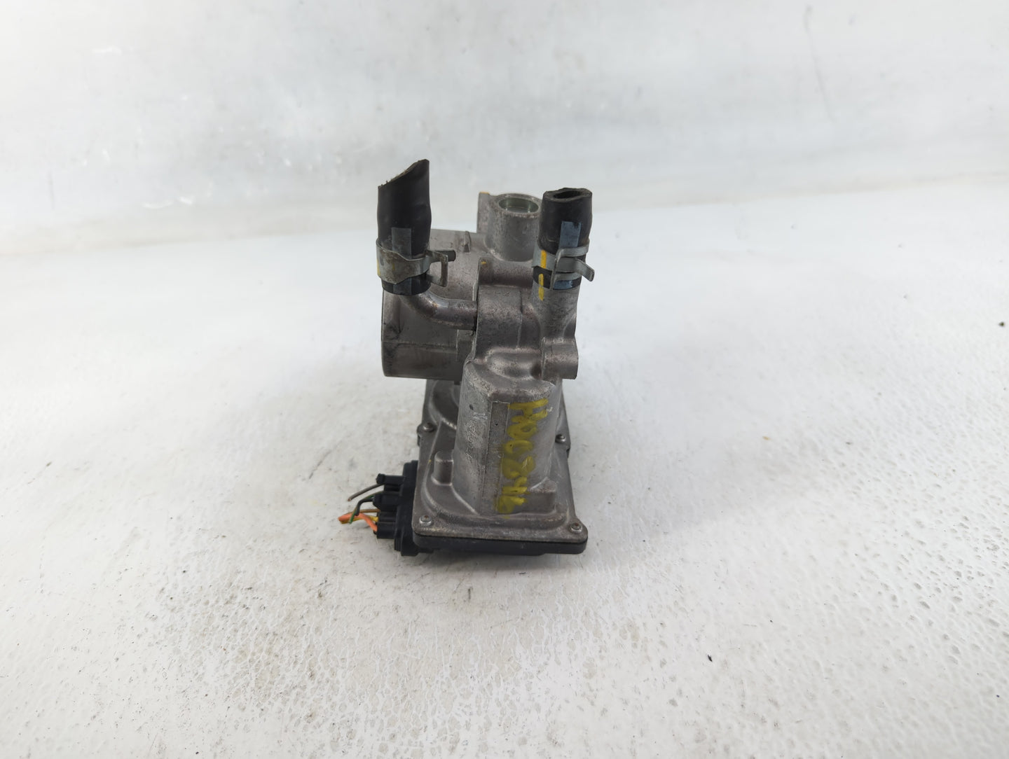 2012-2017 Hyundai Veloster Throttle Body P/N:35100-2B300 Fits Fits 2012 2013 2014 2015 2016 2017 2018 2019 OEM Used Auto Par