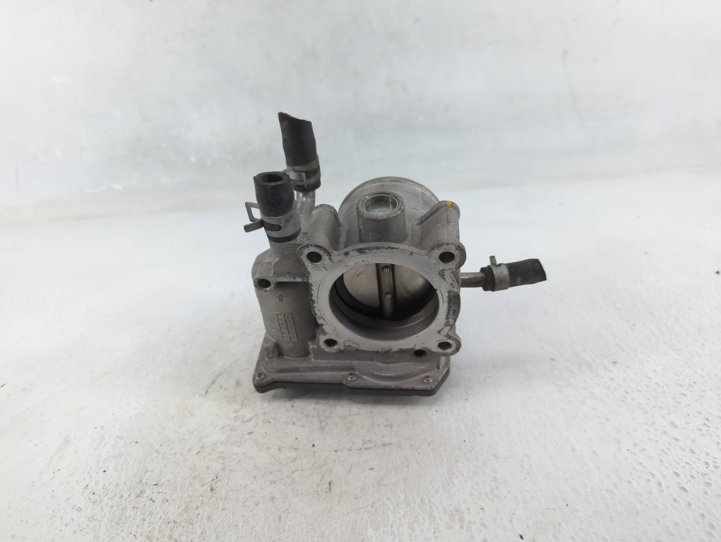 2012-2017 Hyundai Veloster Throttle Body P/N:35100-2B300 Fits Fits 2012 2013 2014 2015 2016 2017 2018 2019 OEM Used Auto Par