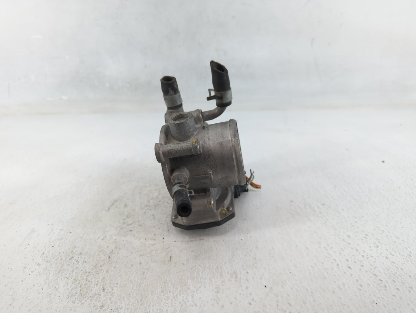 2012-2017 Hyundai Veloster Throttle Body P/N:35100-2B300 Fits Fits 2012 2013 2014 2015 2016 2017 2018 2019 OEM Used Auto Par