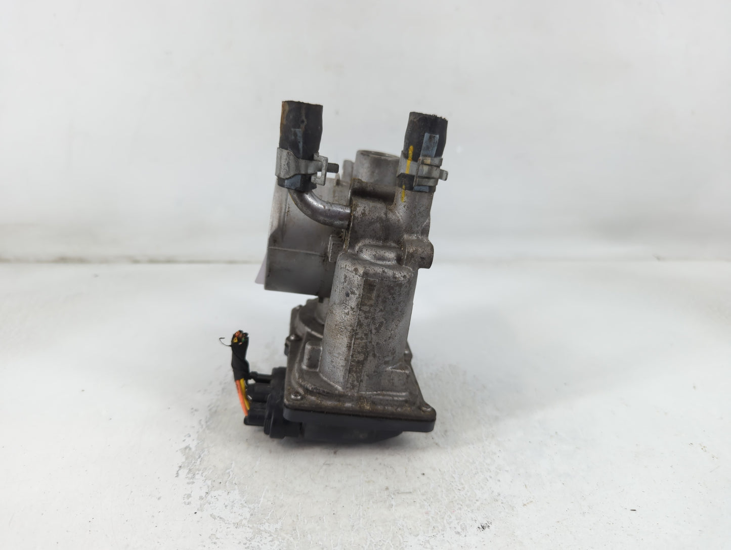 2012-2017 Hyundai Veloster Throttle Body P/N:5302 07T31 35100-2B300 Fits Fits 2012 2013 2014 2015 2016 2017 2018 2019 OEM Us