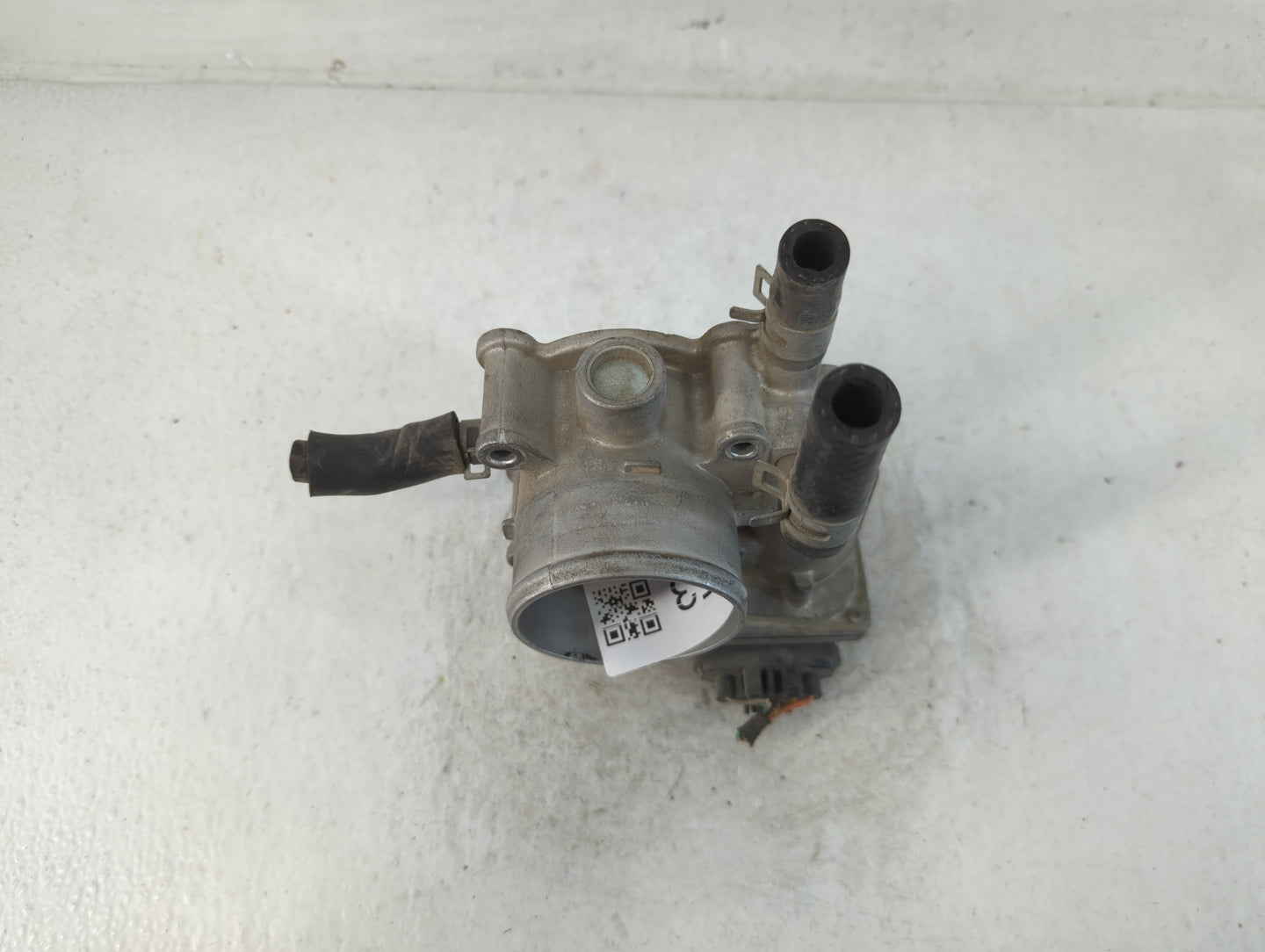 2012-2017 Hyundai Veloster Throttle Body P/N:35100-2B300 Fits Fits 2012 2013 2014 2015 2016 2017 2018 2019 OEM Used Auto Par