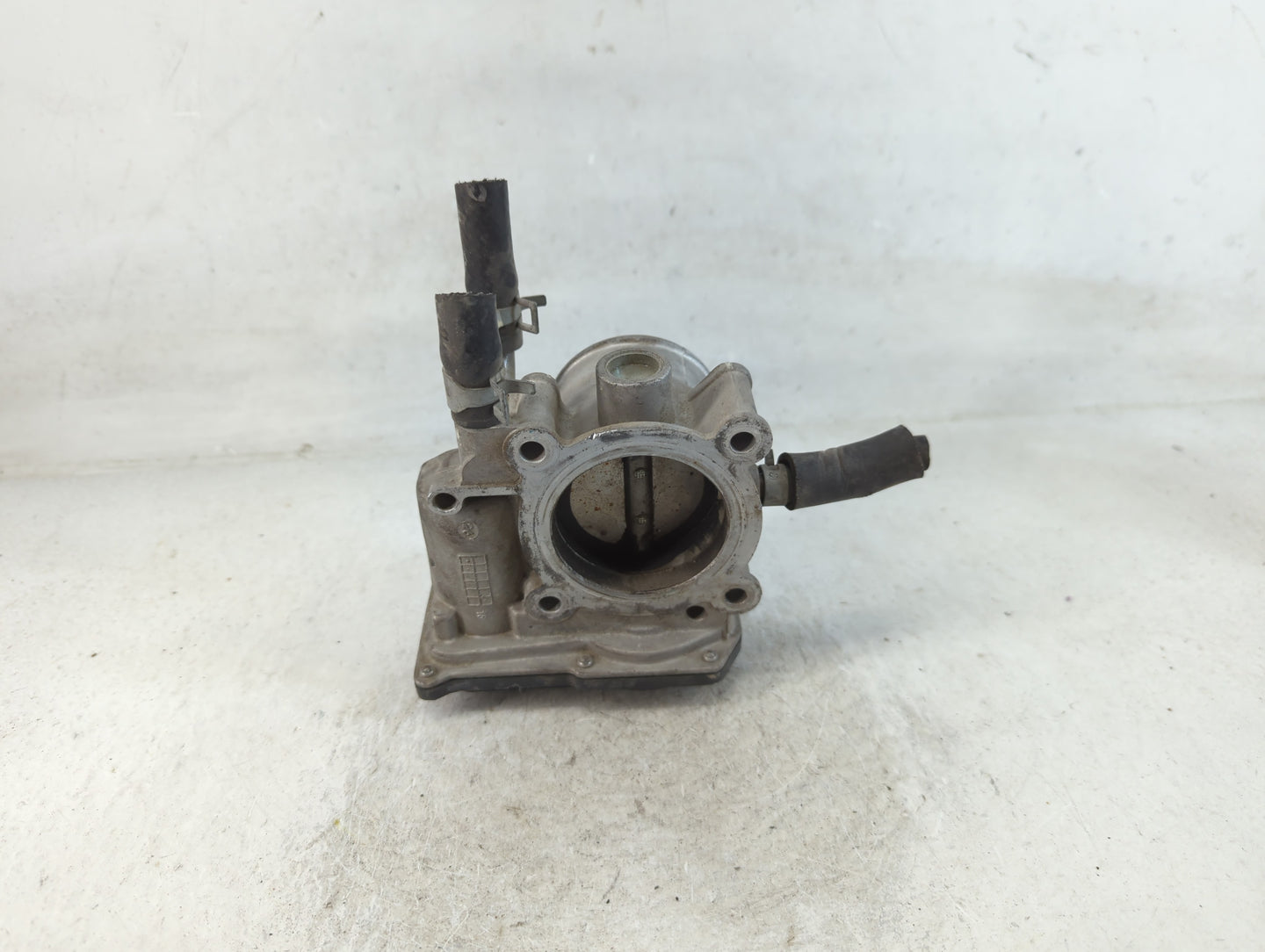 2012-2017 Hyundai Veloster Throttle Body P/N:35100-2B300 Fits Fits 2012 2013 2014 2015 2016 2017 2018 2019 OEM Used Auto Par