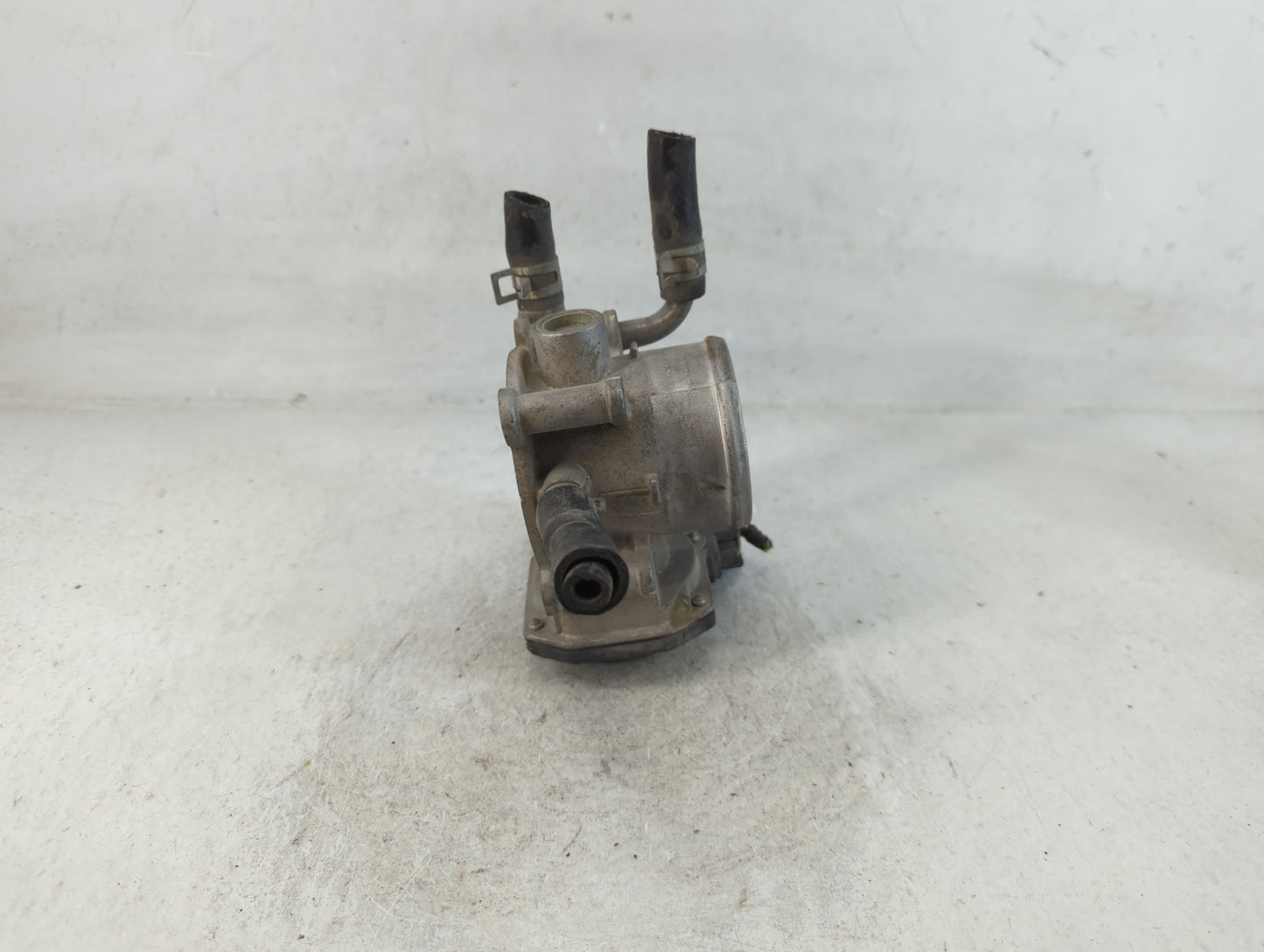 2012-2017 Hyundai Veloster Throttle Body P/N:35100-2B300 Fits Fits 2012 2013 2014 2015 2016 2017 2018 2019 OEM Used Auto Par
