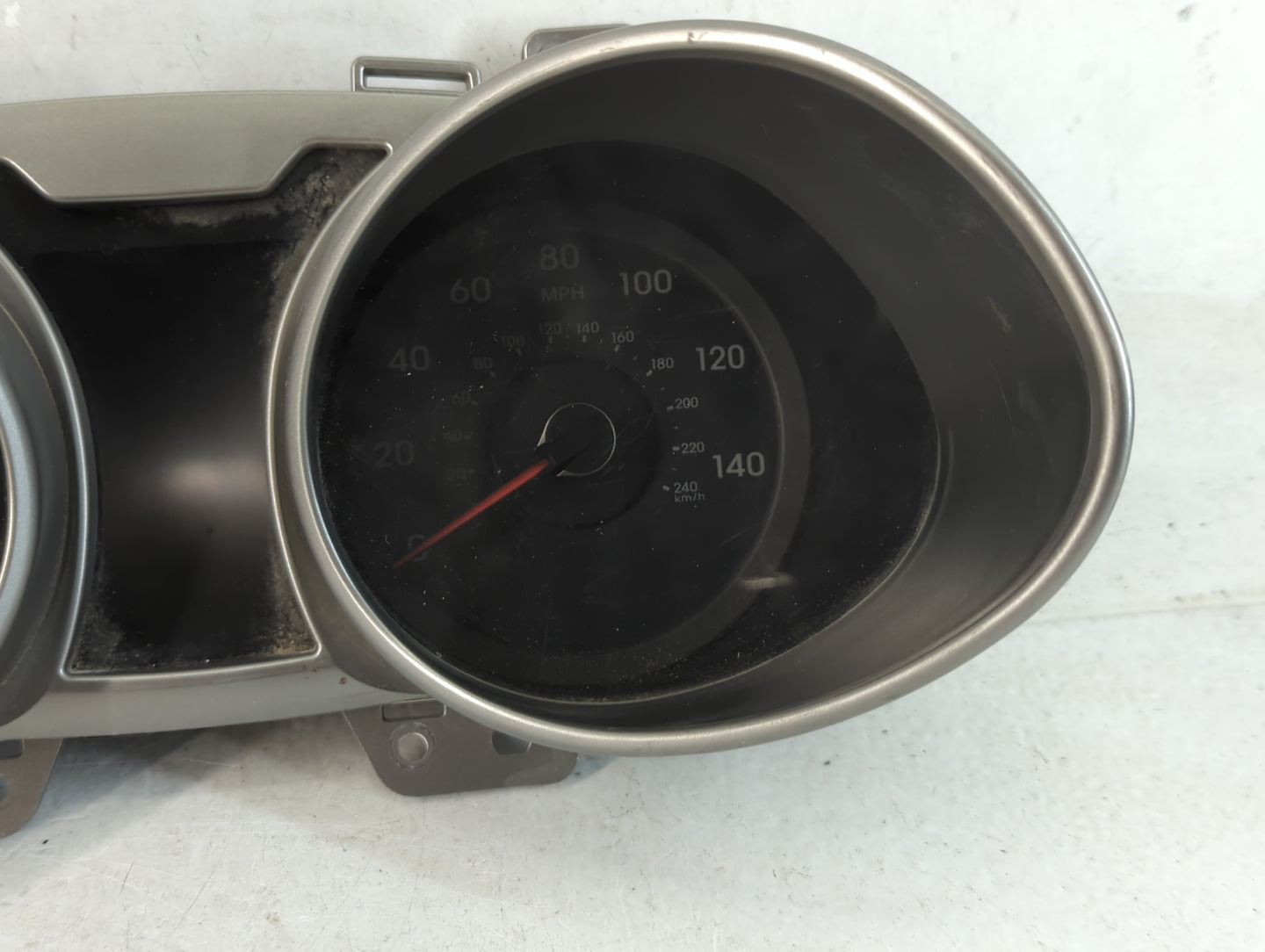 2016-2017 Hyundai Veloster Instrument Cluster Speedometer Gauges P/N:94031-2V201RDR Fits Fits 2016 2017 OEM Used Auto Parts 