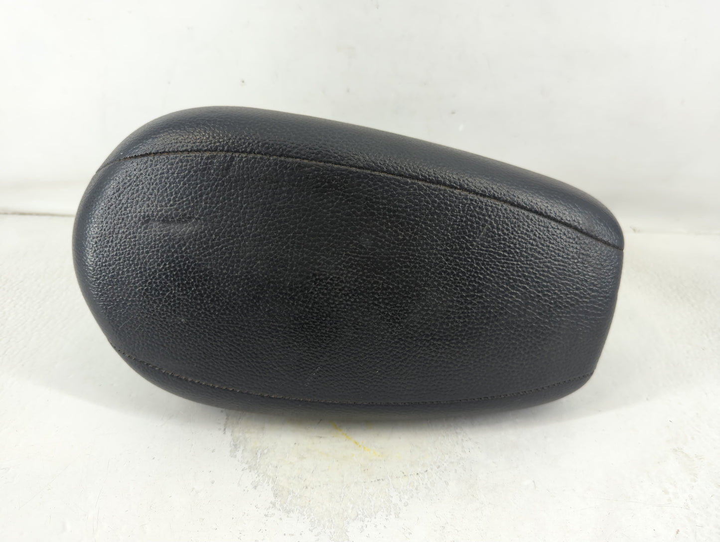 2017 Hyundai Veloster Center Console Armrest Cover Lid P/N:160910-PVC Fits OEM Used Auto Parts - Oemusedautoparts1.com