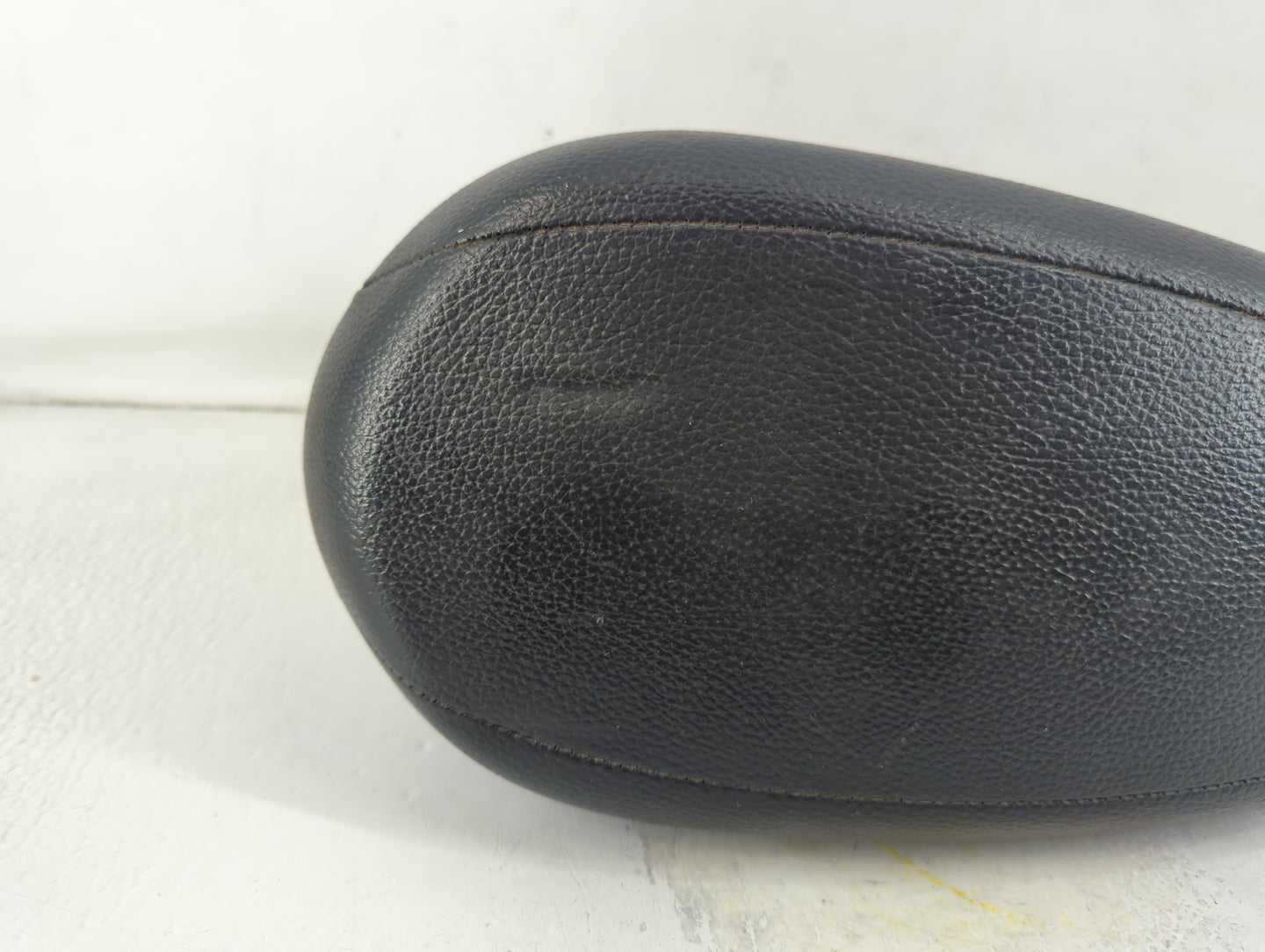 2017 Hyundai Veloster Center Console Armrest Cover Lid P/N:160910-PVC Fits OEM Used Auto Parts - Oemusedautoparts1.com