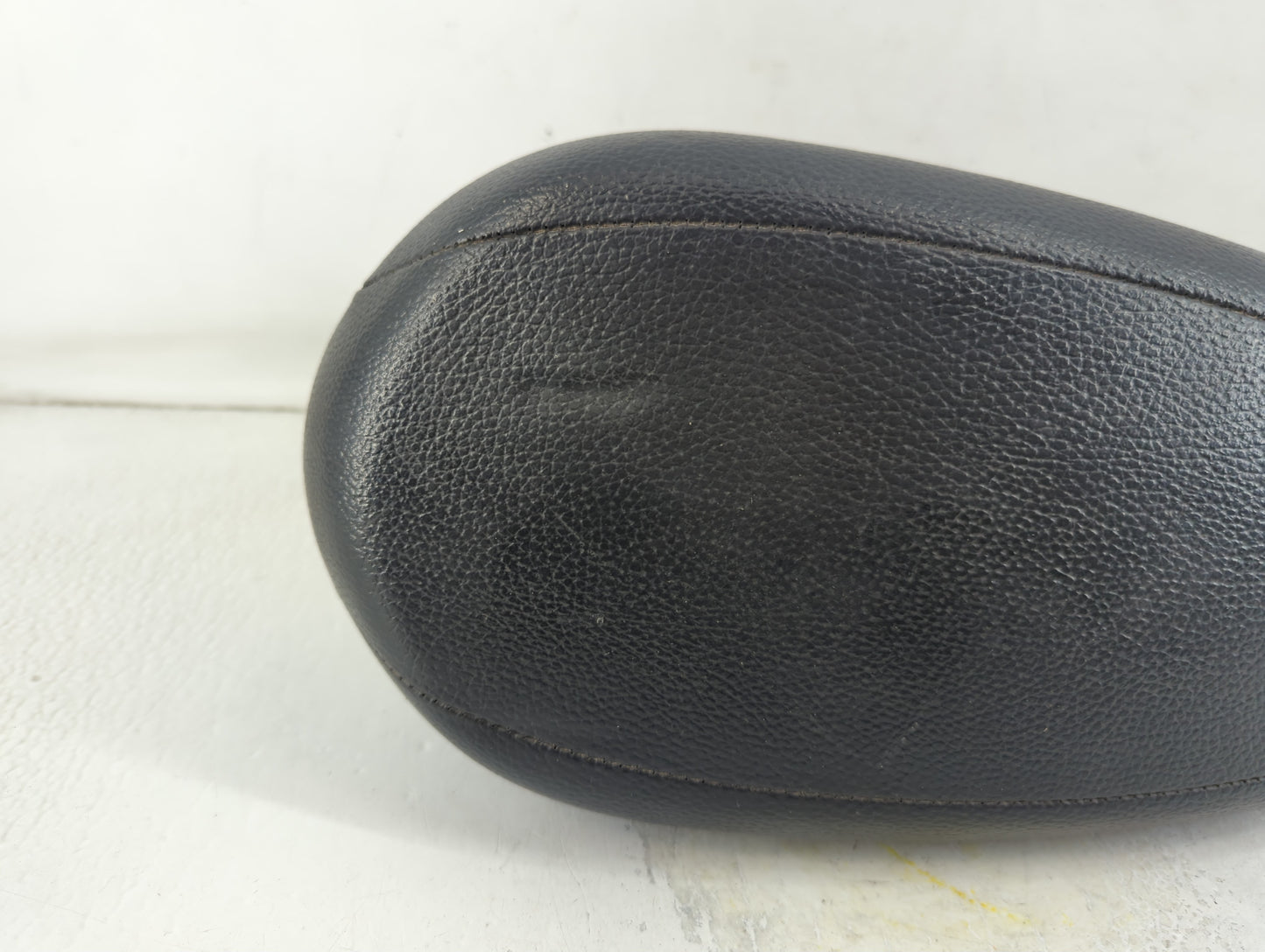 2017 Hyundai Veloster Center Console Armrest Cover Lid P/N:160910-PVC Fits OEM Used Auto Parts - Oemusedautoparts1.com