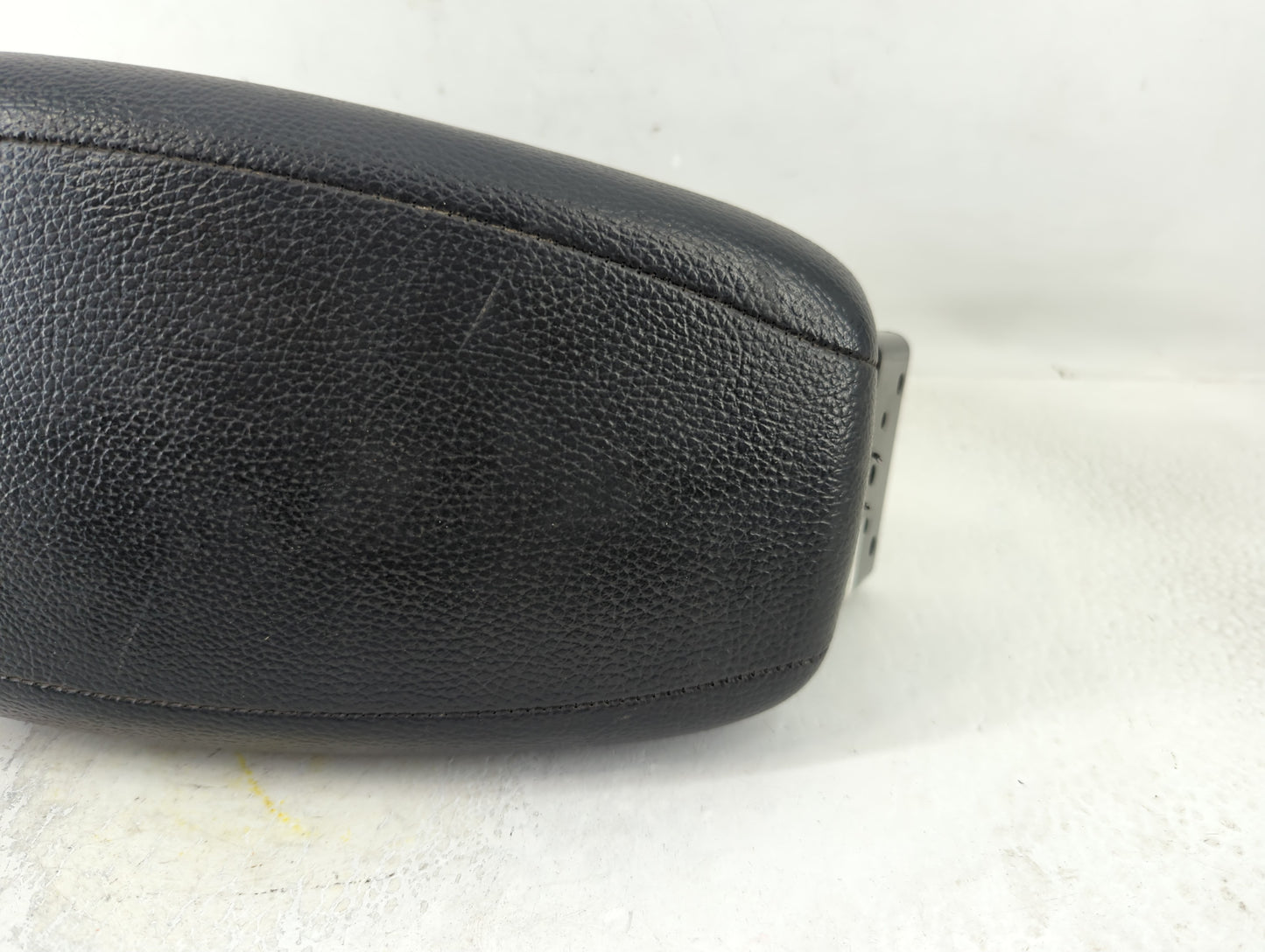 2017 Hyundai Veloster Center Console Armrest Cover Lid P/N:160910-PVC Fits OEM Used Auto Parts - Oemusedautoparts1.com