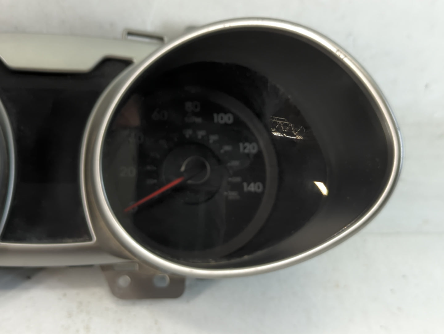 2016-2017 Hyundai Veloster Instrument Cluster Speedometer Gauges P/N:94031-2V201RDR Fits Fits 2016 2017 OEM Used Auto Parts 