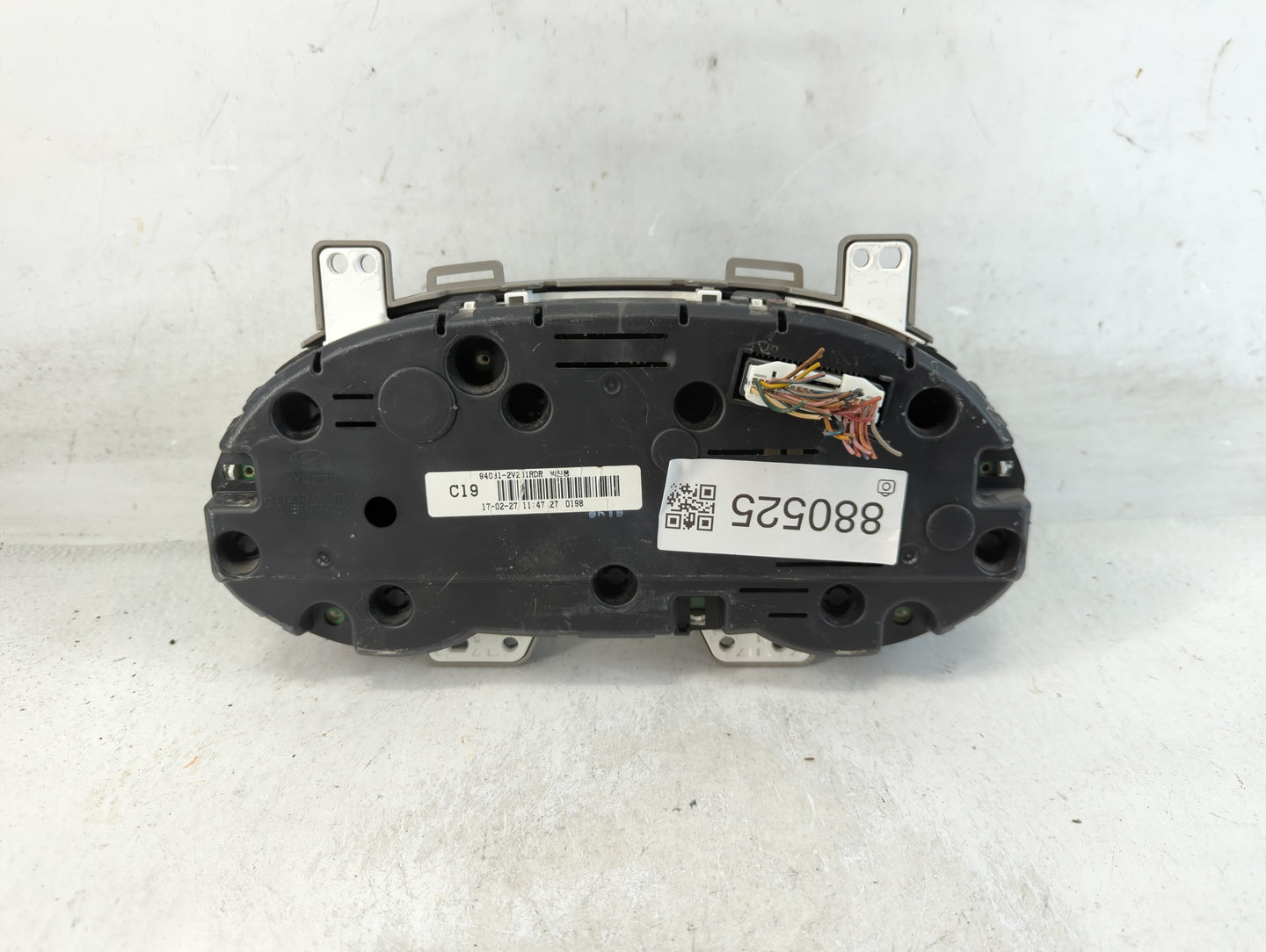 2016-2017 Hyundai Veloster Instrument Cluster Speedometer Gauges P/N:94031-2V201RDR Fits Fits 2016 2017 OEM Used Auto Parts 