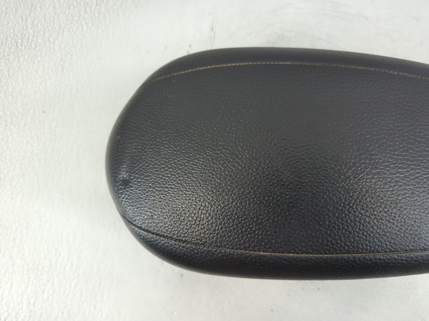 2013-2017 Hyundai Veloster Center Console Armrest Cover Lid P/N:170308 Fits Fits 2013 2014 2015 2016 2017 OEM Used Auto Part