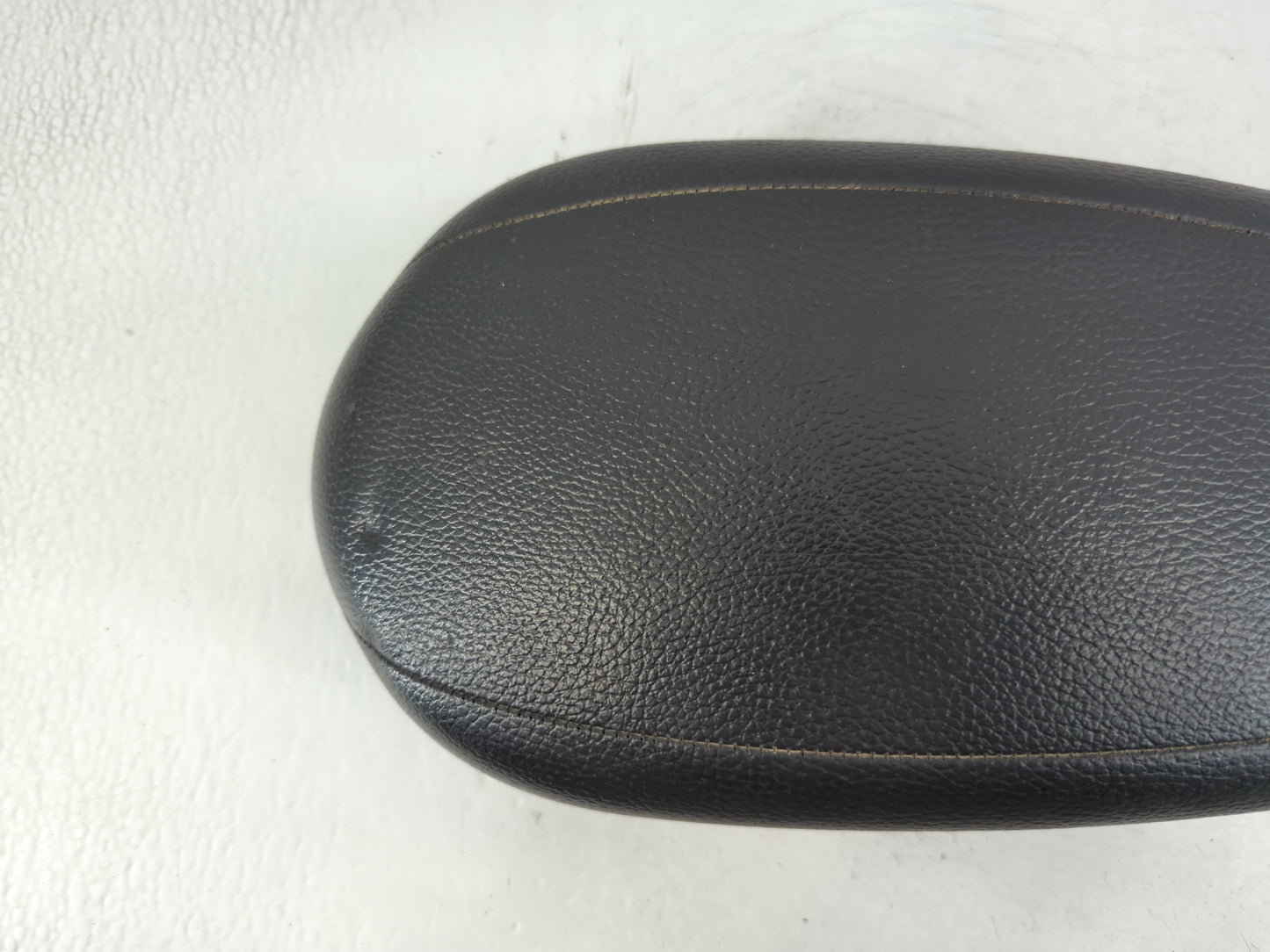 2013-2017 Hyundai Veloster Center Console Armrest Cover Lid P/N:170308 Fits Fits 2013 2014 2015 2016 2017 OEM Used Auto Part