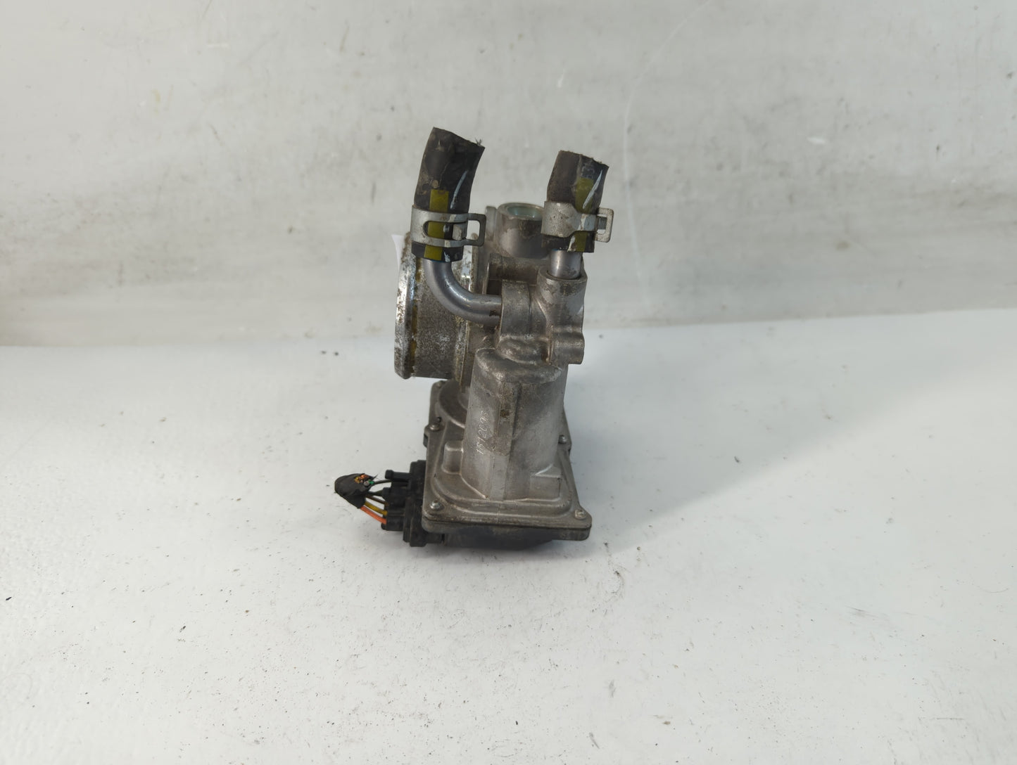 2015-2020 Hyundai Veloster Throttle Body P/N:35100-2B340 Fits Fits 2015 2016 2017 2018 2019 2020 2021 2022 OEM Used Auto Par