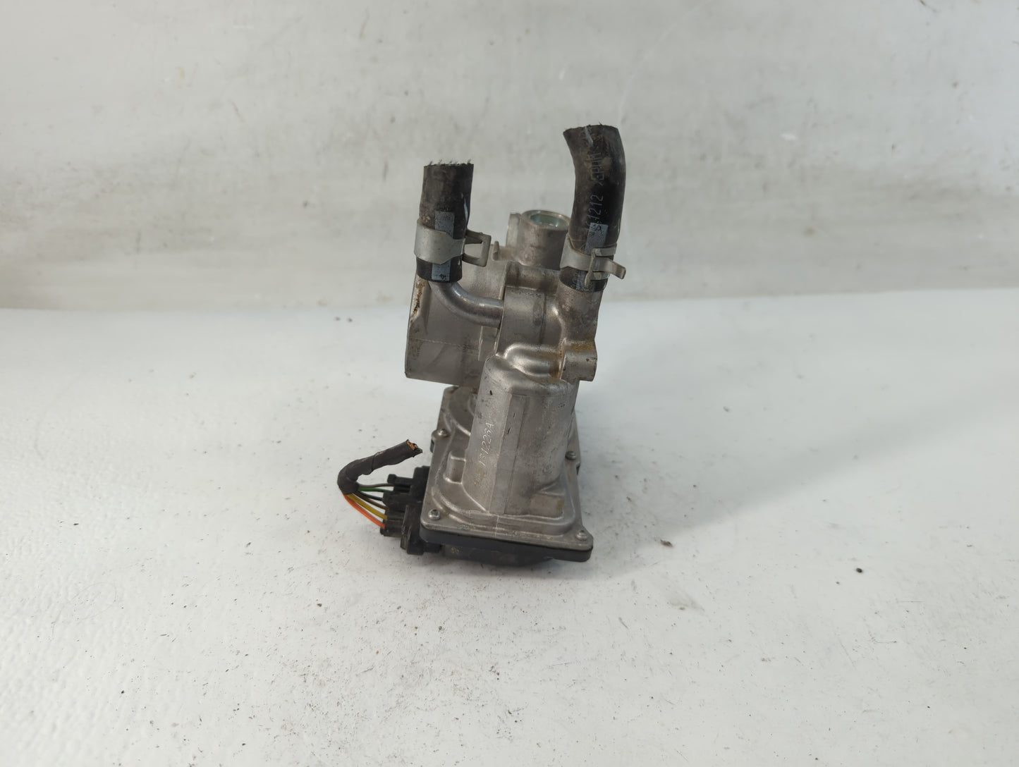 2012-2017 Hyundai Veloster Throttle Body P/N:35100-2B300 Fits Fits 2012 2013 2014 2015 2016 2017 2018 2019 OEM Used Auto Par