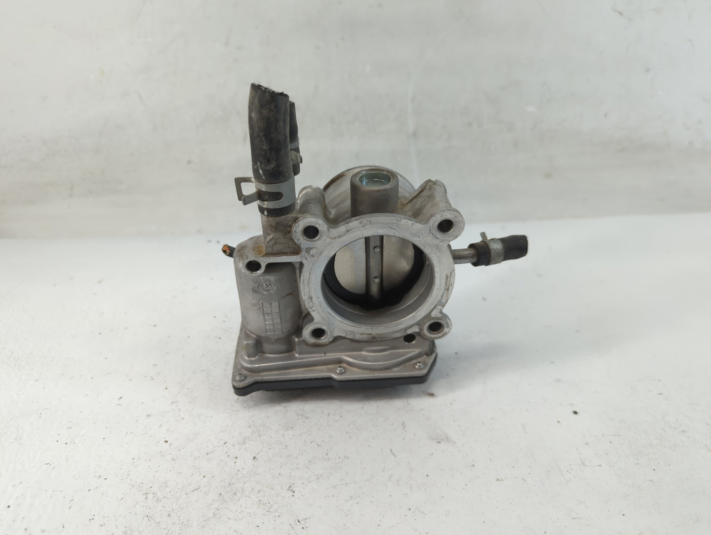 2012-2017 Hyundai Veloster Throttle Body P/N:35100-2B300 Fits Fits 2012 2013 2014 2015 2016 2017 2018 2019 OEM Used Auto Par