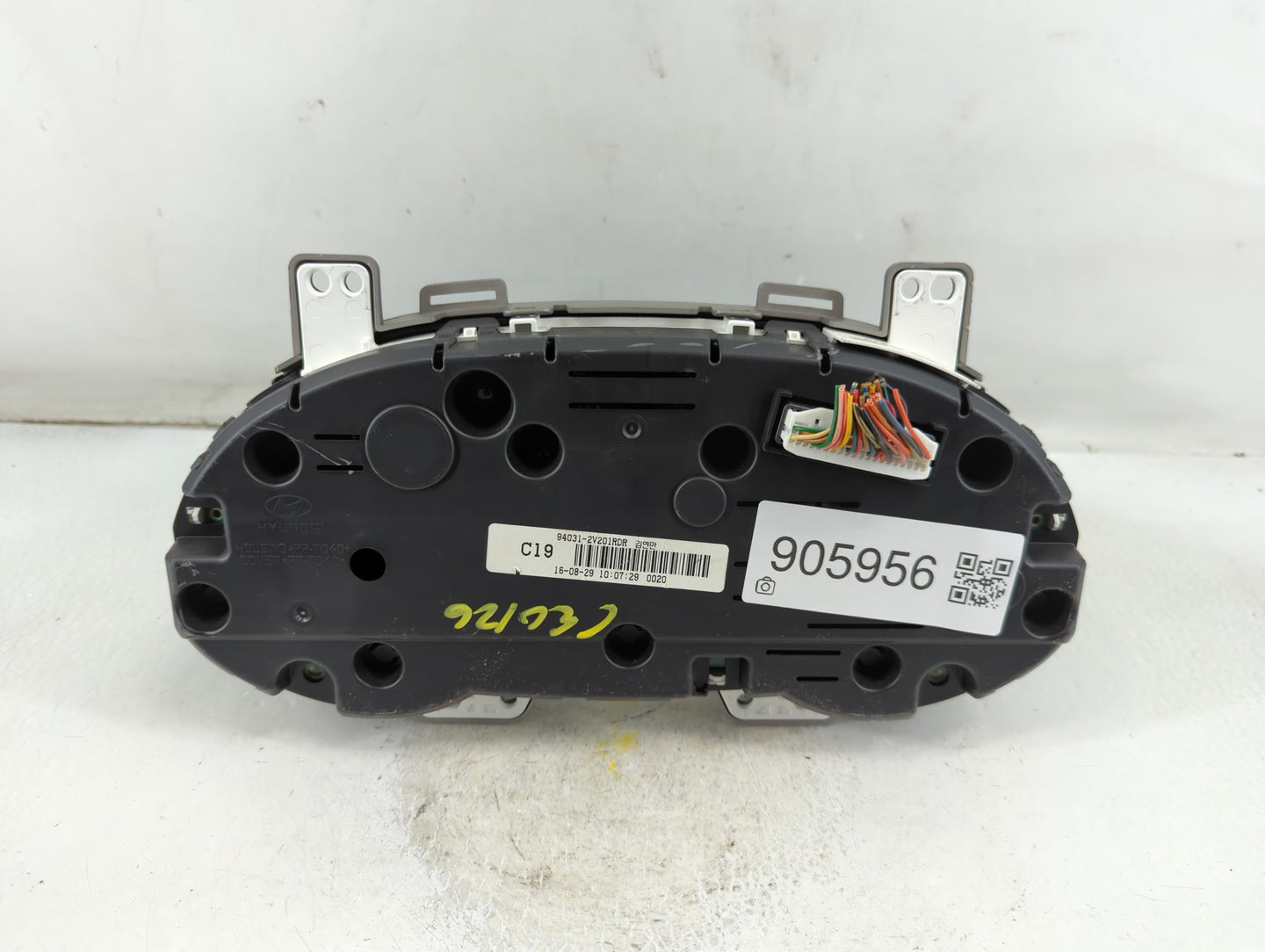 2016-2017 Hyundai Veloster Instrument Cluster Speedometer Gauges P/N:94031-2V201RDR Fits Fits 2016 2017 OEM Used Auto Parts 