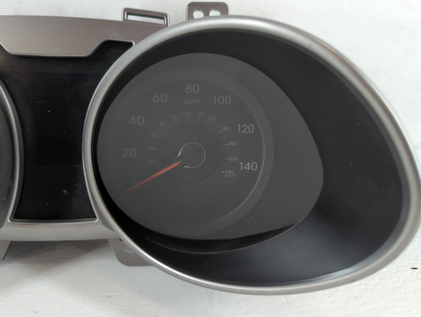 2016-2017 Hyundai Veloster Instrument Cluster Speedometer Gauges P/N:94031-2V201 Miles: Fits Fits 2016 2017 OEM Used Auto Pa