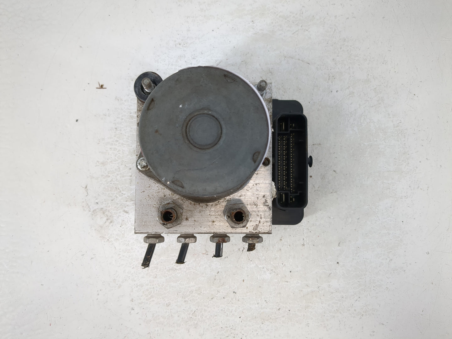 2017 Infiniti Ex37 ABS Pump Control Module Replacement P/N:FA83-2C405-AC Fits OEM Used Auto Parts - Oemusedautoparts1.com