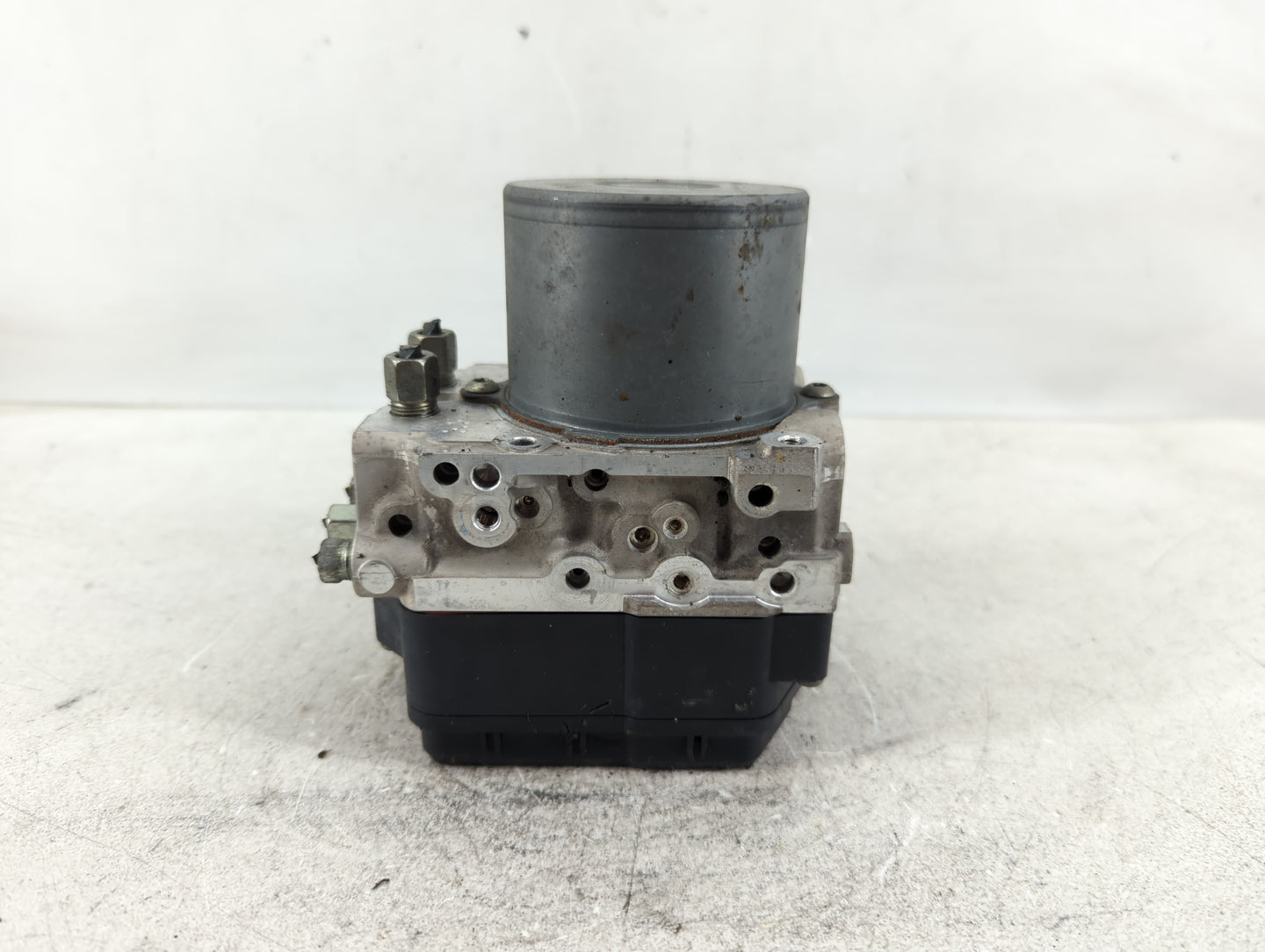 2016-2017 Infiniti Q50 ABS Pump Control Module Replacement P/N:133000-0802 47660 4GK0A Fits Fits 2016 2017 OEM Used Auto Par