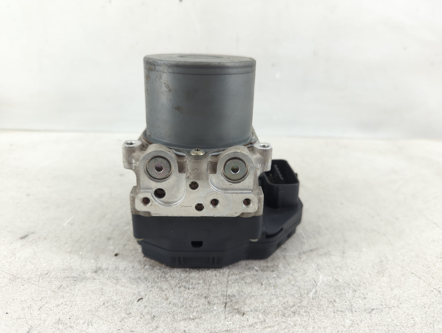 2016-2017 Infiniti Q50 ABS Pump Control Module Replacement P/N:133000-0802 47660 4GK0A Fits Fits 2016 2017 OEM Used Auto Par