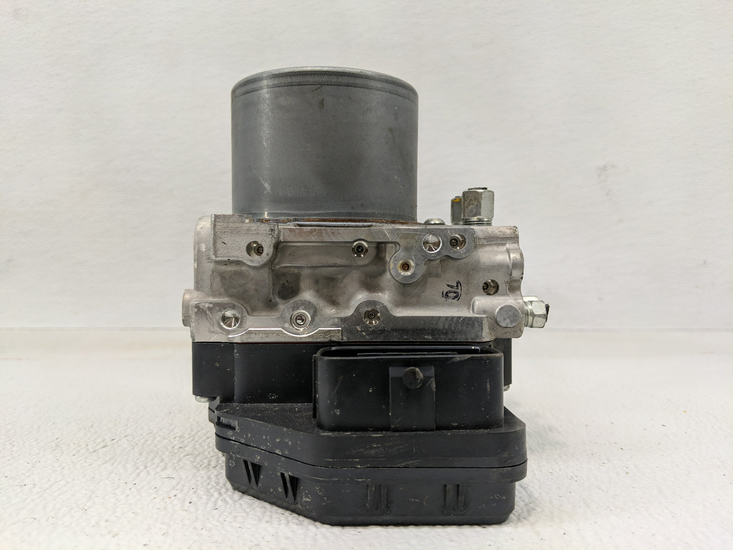2016-2017 Infiniti Q50 ABS Pump Control Module Replacement P/N:133000-0782 Fits Fits 2016 2017 OEM Used Auto Parts - Oemused