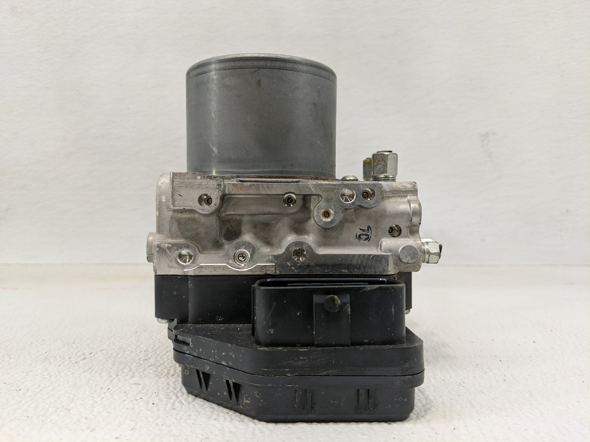 2016-2017 Infiniti Q50 Anti-Lock Brake ABS Pump Module Actuator OEM P/N:133000-0782 Fits Fits 2016 2017 OEM Used Auto Parts 