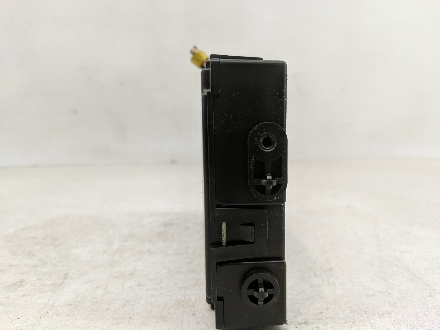 2016-2017 Infiniti Q50 Chassis Control Module Ccm Bcm Body Control - Oemusedautoparts1.com