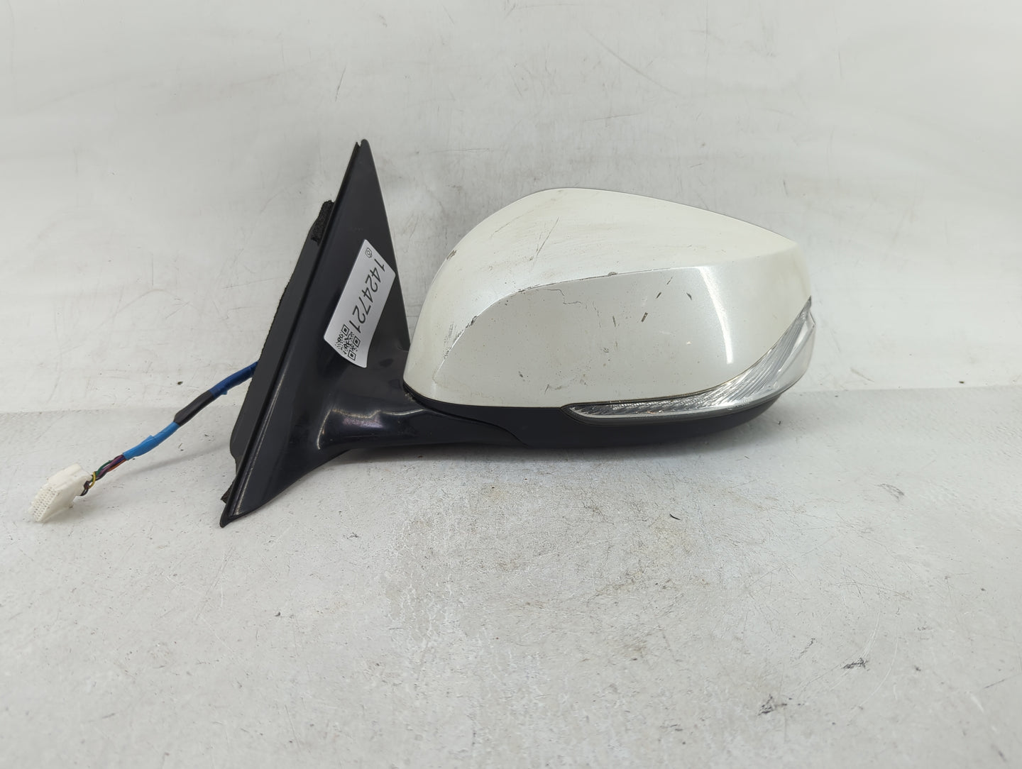 2014-2020 Infiniti Q50 Driver Side View Mirror - Left Door Mirror OEM Used - Oemusedautoparts1.com