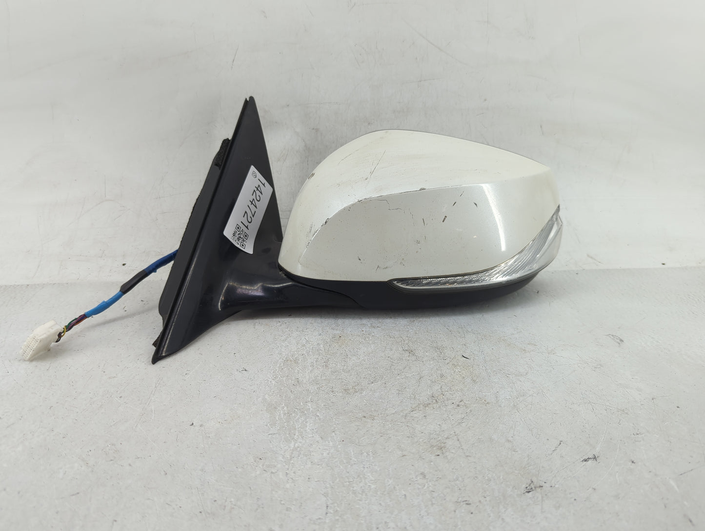 2014-2020 Infiniti Q50 Driver Side View Mirror - Left Door Mirror OEM Used - Oemusedautoparts1.com