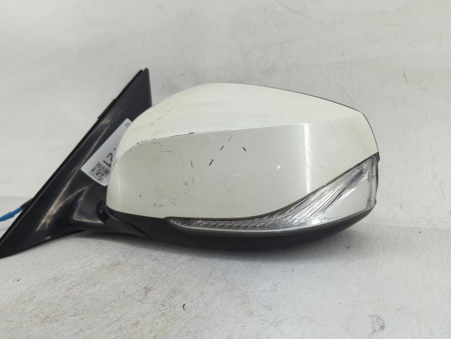 2014-2020 Infiniti Q50 Driver Side View Mirror - Left Door Mirror OEM Used - Oemusedautoparts1.com