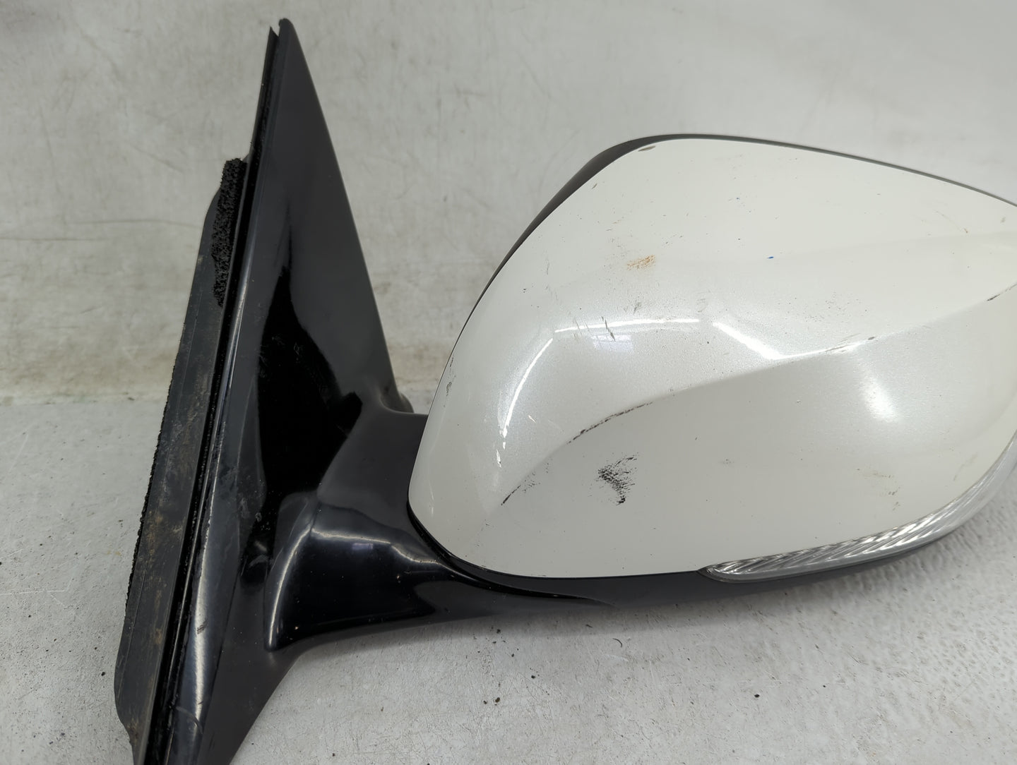 2016-2017 Infiniti Q50 Driver Side View Mirror - Left Door Mirror OEM Used - Oemusedautoparts1.com