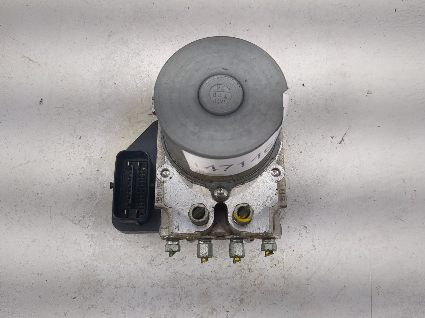 2016-2017 Infiniti Q50 ABS Pump Control Module Replacement P/N:476604GK0A 133000-0802 Fits Fits 2016 2017 OEM Used Auto Part