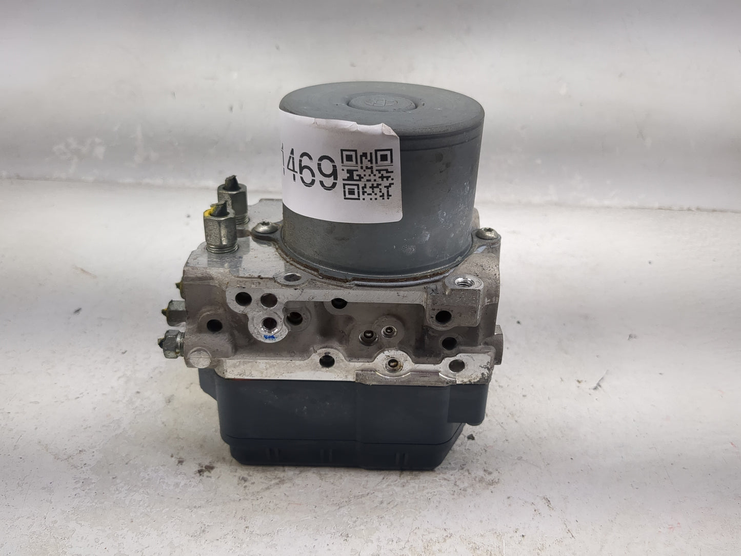 2016-2017 Infiniti Q50 ABS Pump Control Module Replacement P/N:476604GK0A 133000-0802 Fits Fits 2016 2017 OEM Used Auto Part