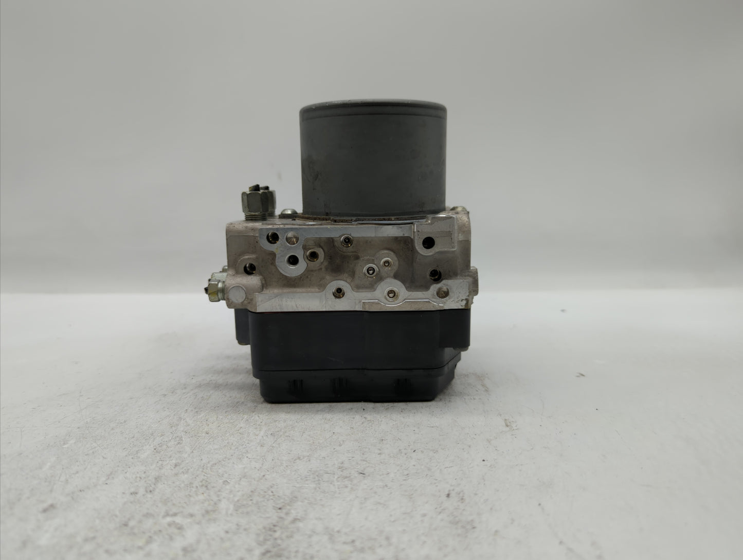 2016-2017 Infiniti Q50 ABS Pump Control Module Replacement P/N:47660 4GH0A 47660 4GK0A Fits Fits 2016 2017 OEM Used Auto Par