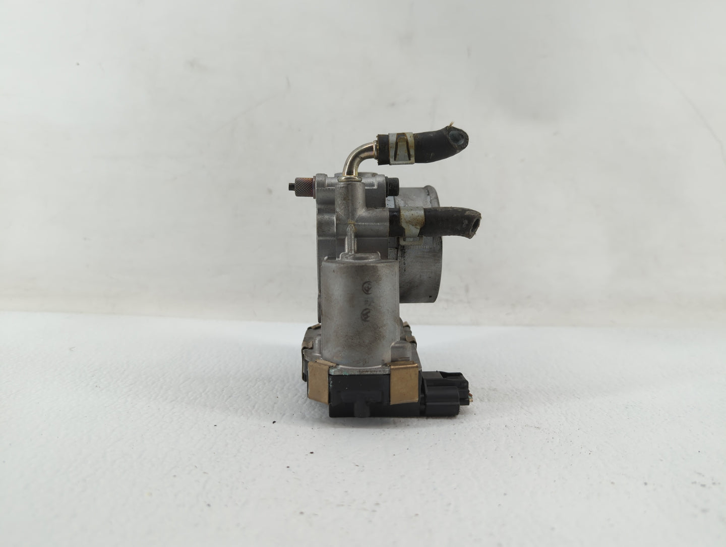 2016-2018 Infiniti Q50 Throttle Body P/N:RME60-52 Fits Fits 2016 2017 2018 OEM Used Auto Parts - Oemusedautoparts1.com