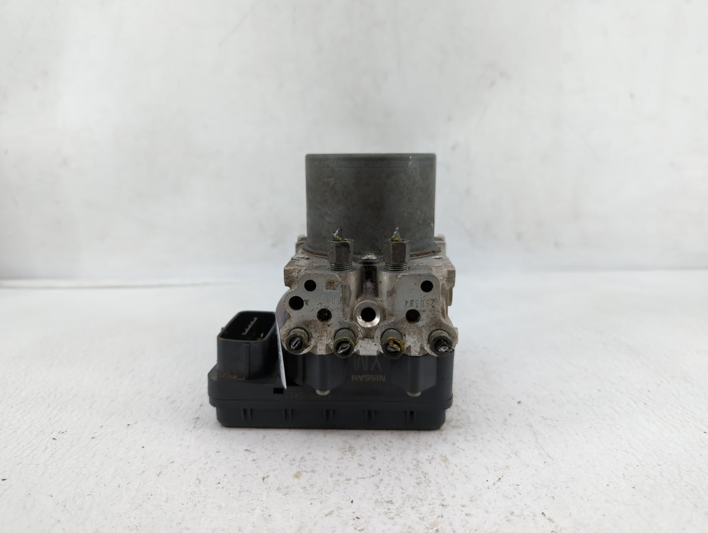 2016-2017 Infiniti Q50 ABS Pump Control Module Replacement P/N:47660 4GH0A 47660 4GK0A Fits Fits 2016 2017 OEM Used Auto Par