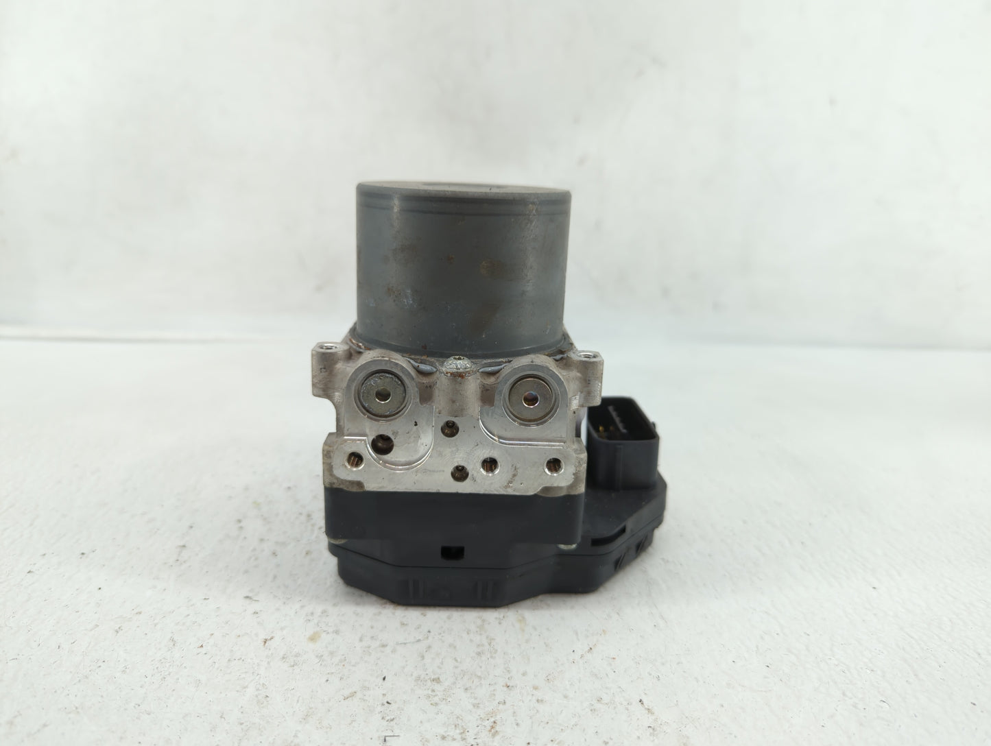 2016-2017 Infiniti Q50 ABS Pump Control Module Replacement P/N:47660 4GH0A 47660 4GK0A Fits Fits 2016 2017 OEM Used Auto Par