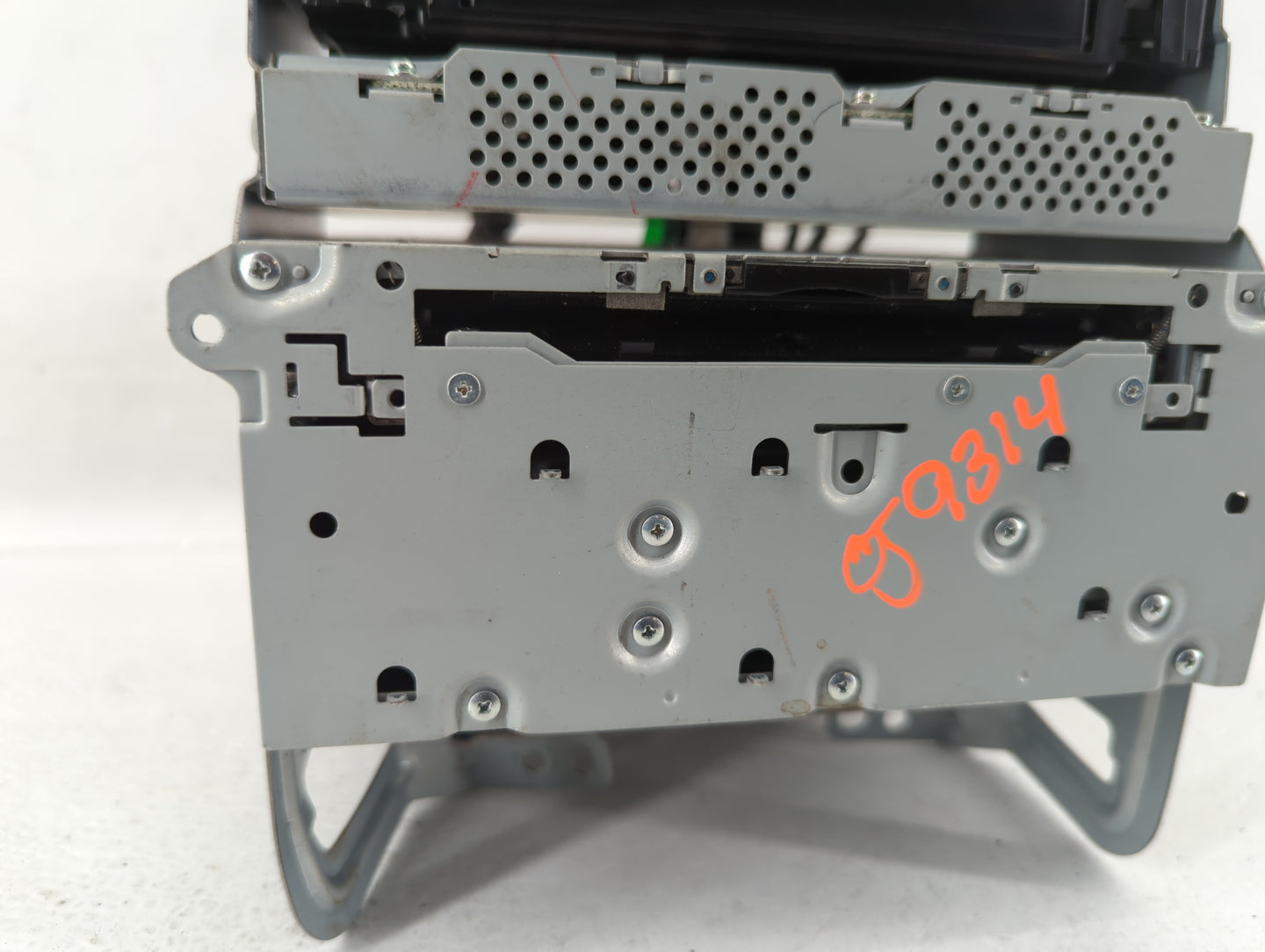 2014-2018 Infiniti Q50 Am Fm Cd Player Radio Receiver - Oemusedautoparts1.com