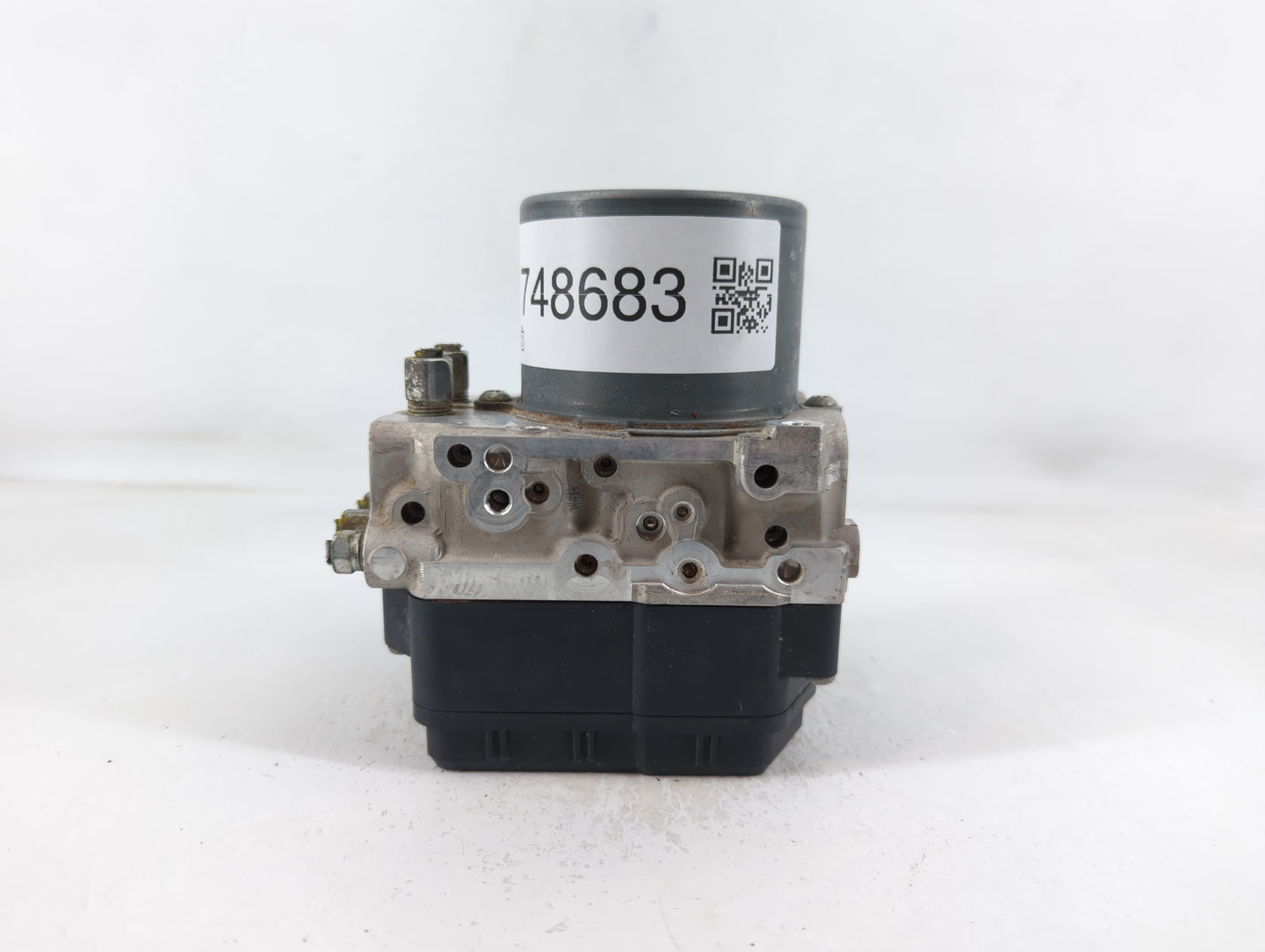 2016-2017 Infiniti Q50 ABS Pump Control Module Replacement P/N:47660 4GK0A 133000-0802 Fits Fits 2016 2017 OEM Used Auto Par