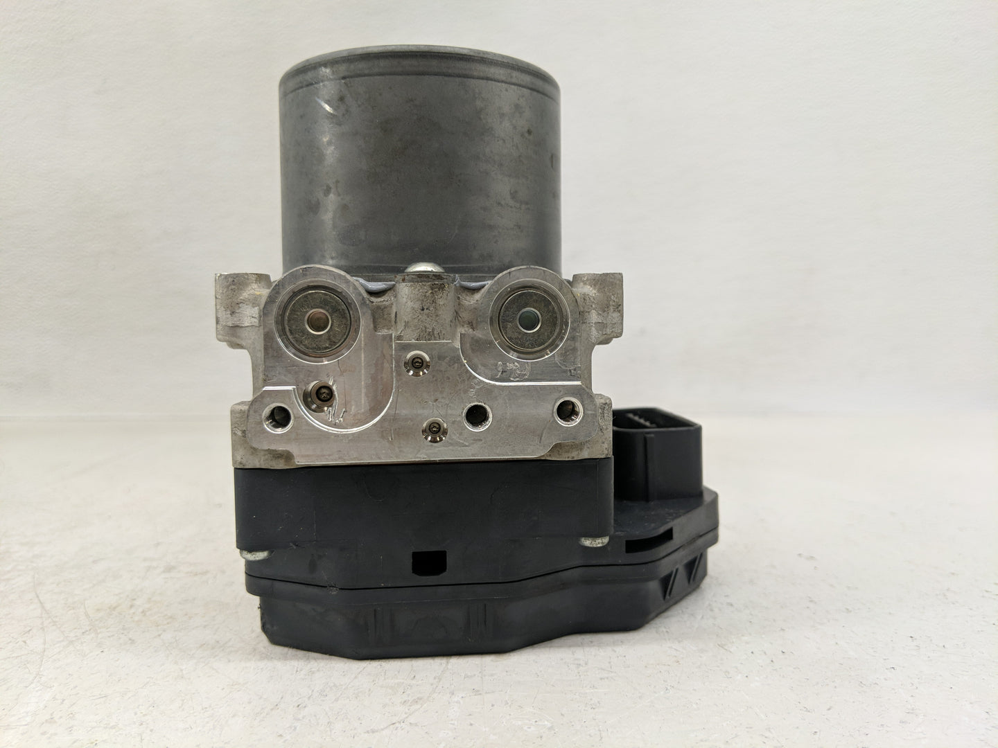 2017 Infiniti Q60 ABS Pump Control Module Replacement P/N:133000-5242 47660 5CB5A Fits OEM Used Auto Parts - Oemusedautopart