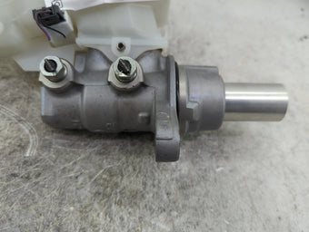 compare product 2017 Infiniti Q60 Brake Master Cylinder